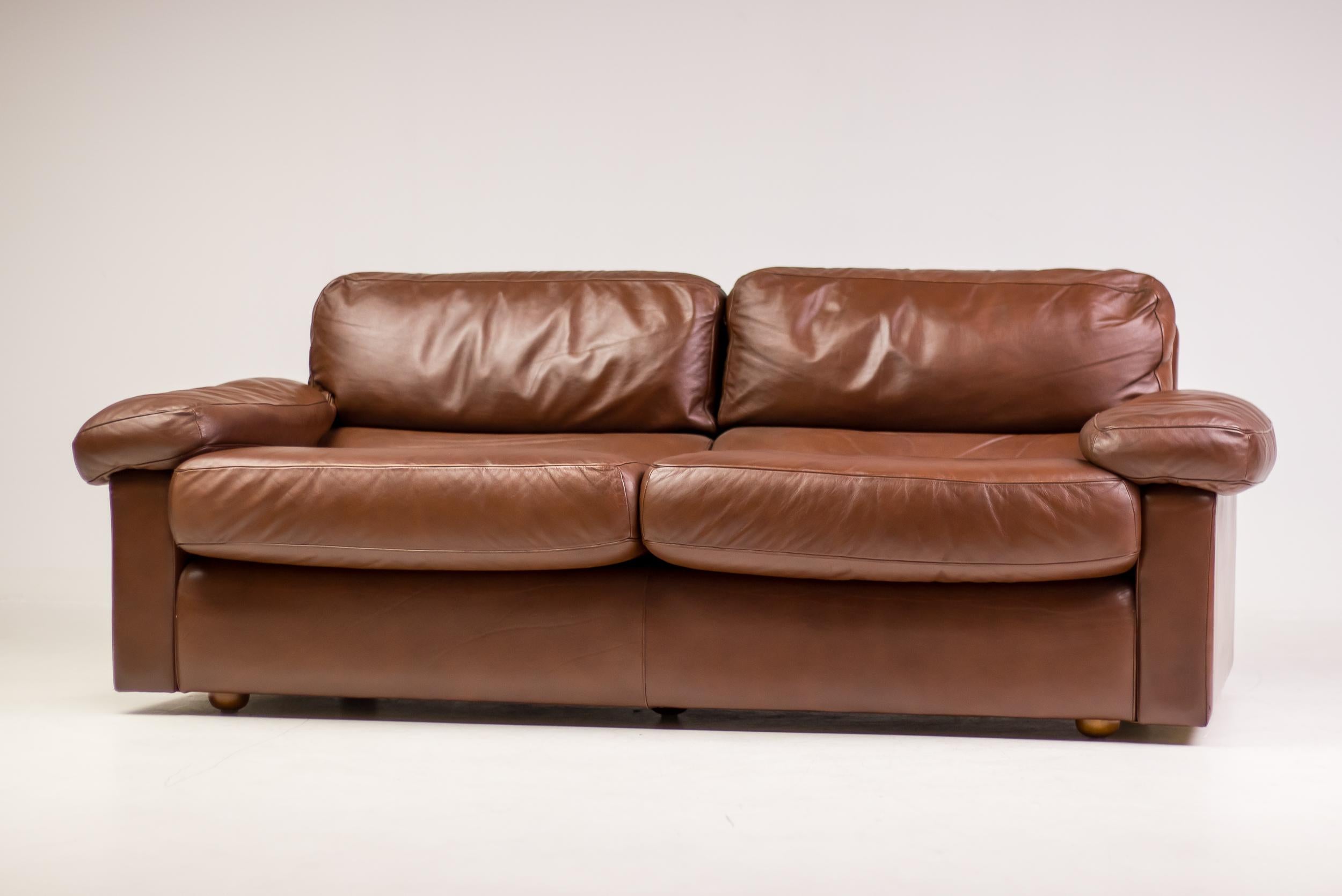 Premium Poltrona Frau Petronio Down Filled Royal 2-Seater Sofa Chestnut Leather For Sale 3