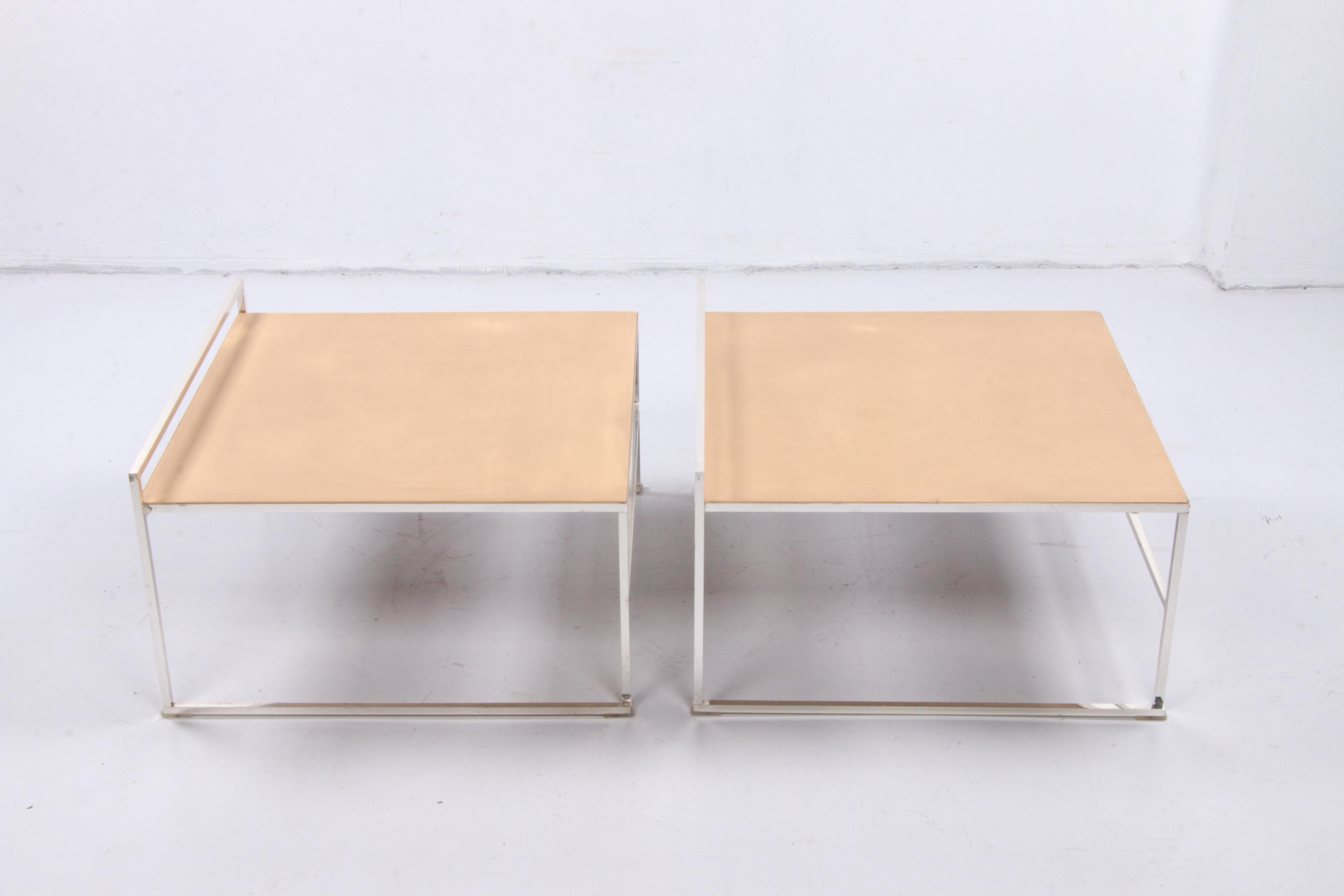 Poltrona Frau Set of 2 Side Tables with Leather Top 1970, Italy In Good Condition For Sale In Oostrum-Venray, NL
