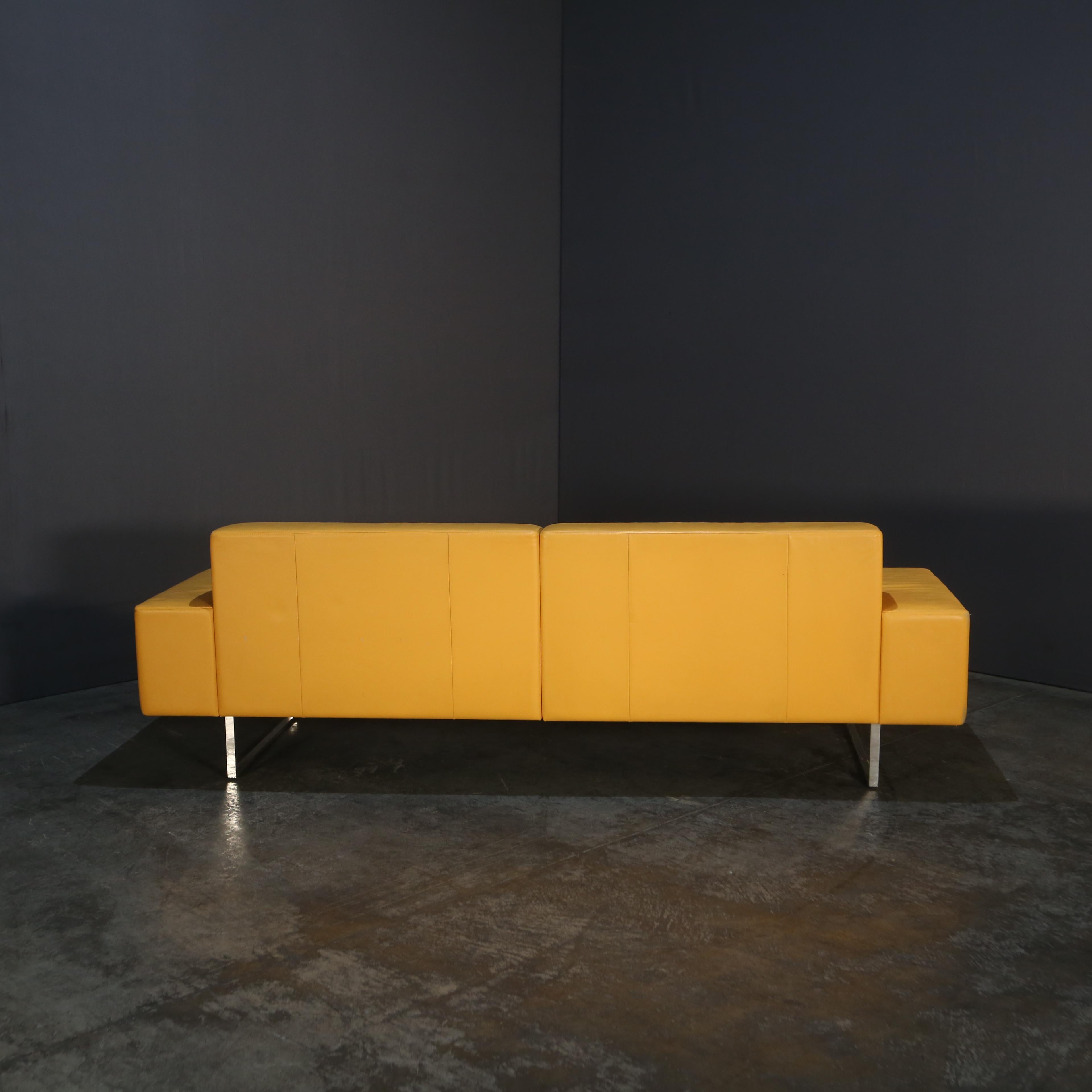 Canapé Poltrona Frau en cuir jaune en vente 5