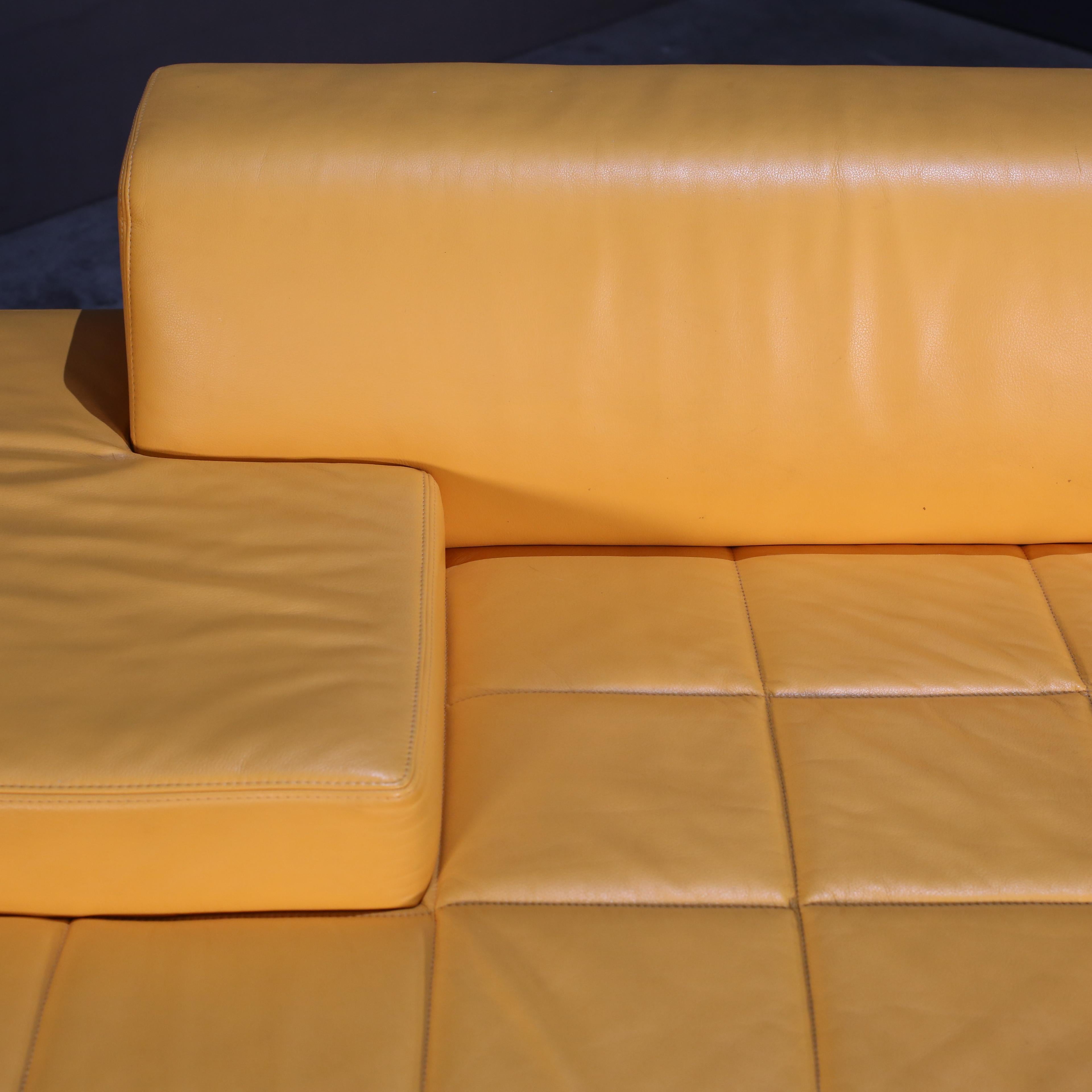 XXIe siècle et contemporain Canapé Poltrona Frau en cuir jaune en vente