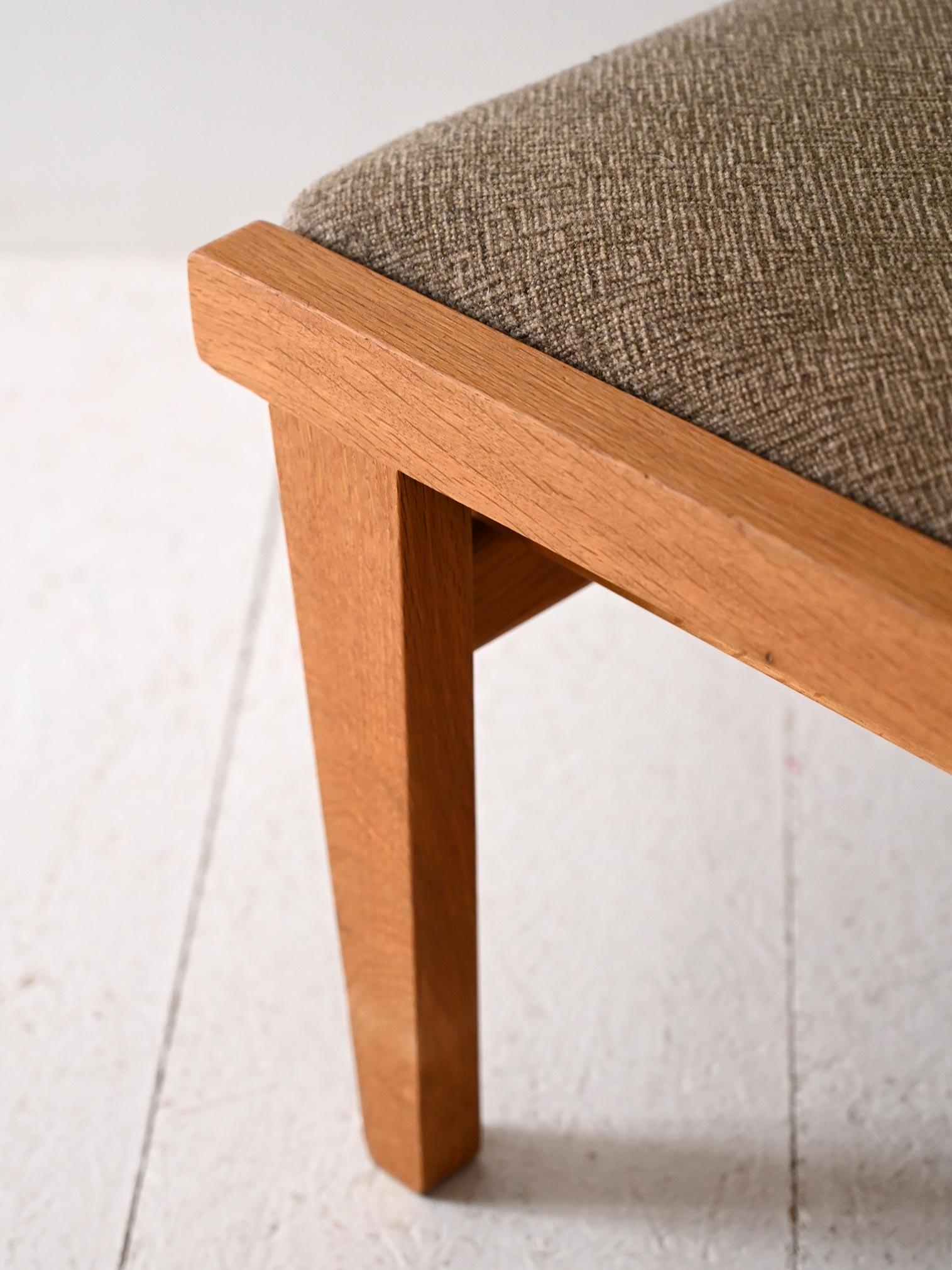 Poltrona GE 375 di Hans Wegner con poggiapiedi in vendita 4
