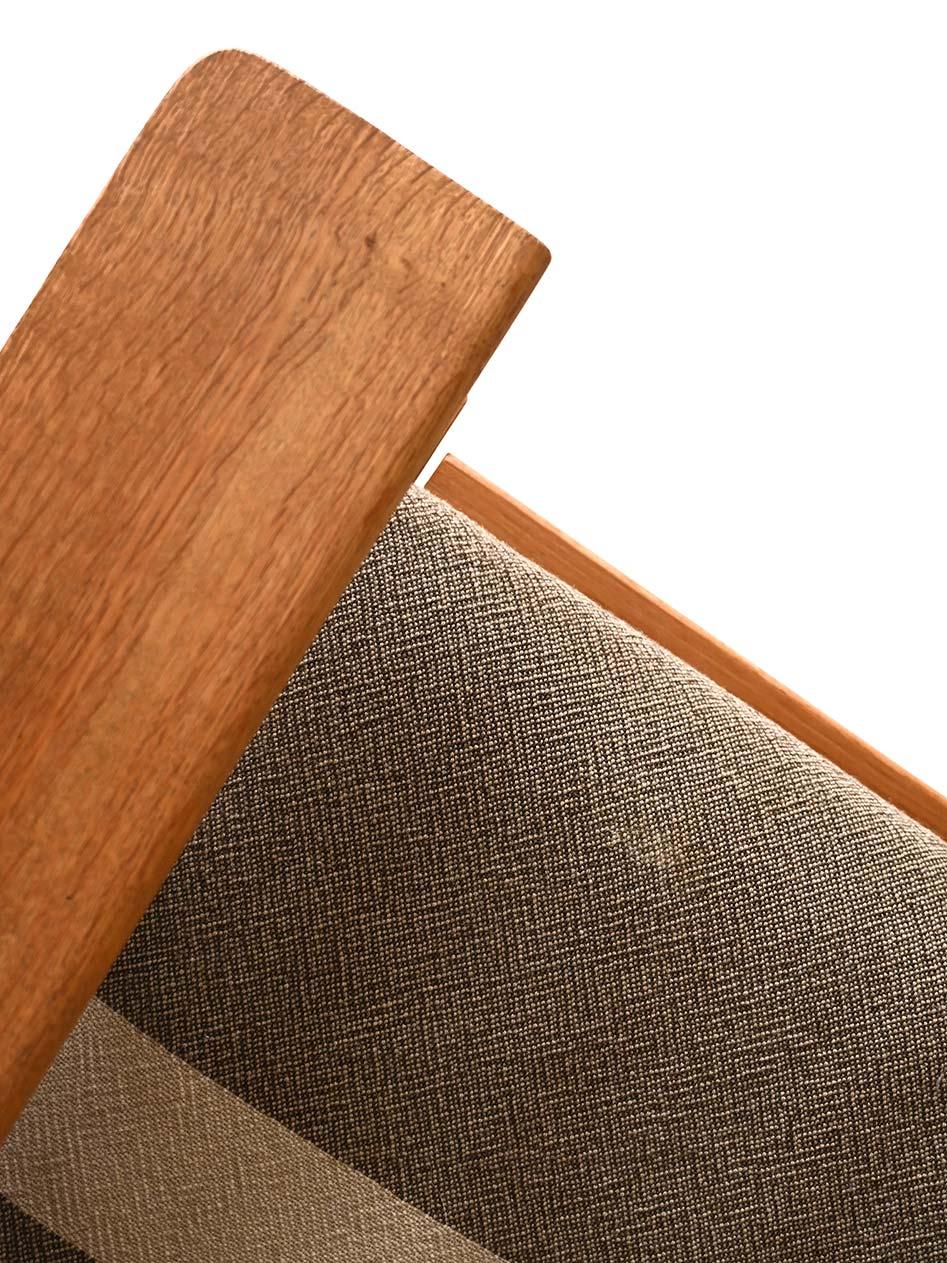 Mid-20th Century Poltrona GE 375 di Hans Wegner con poggiapiedi in vendita