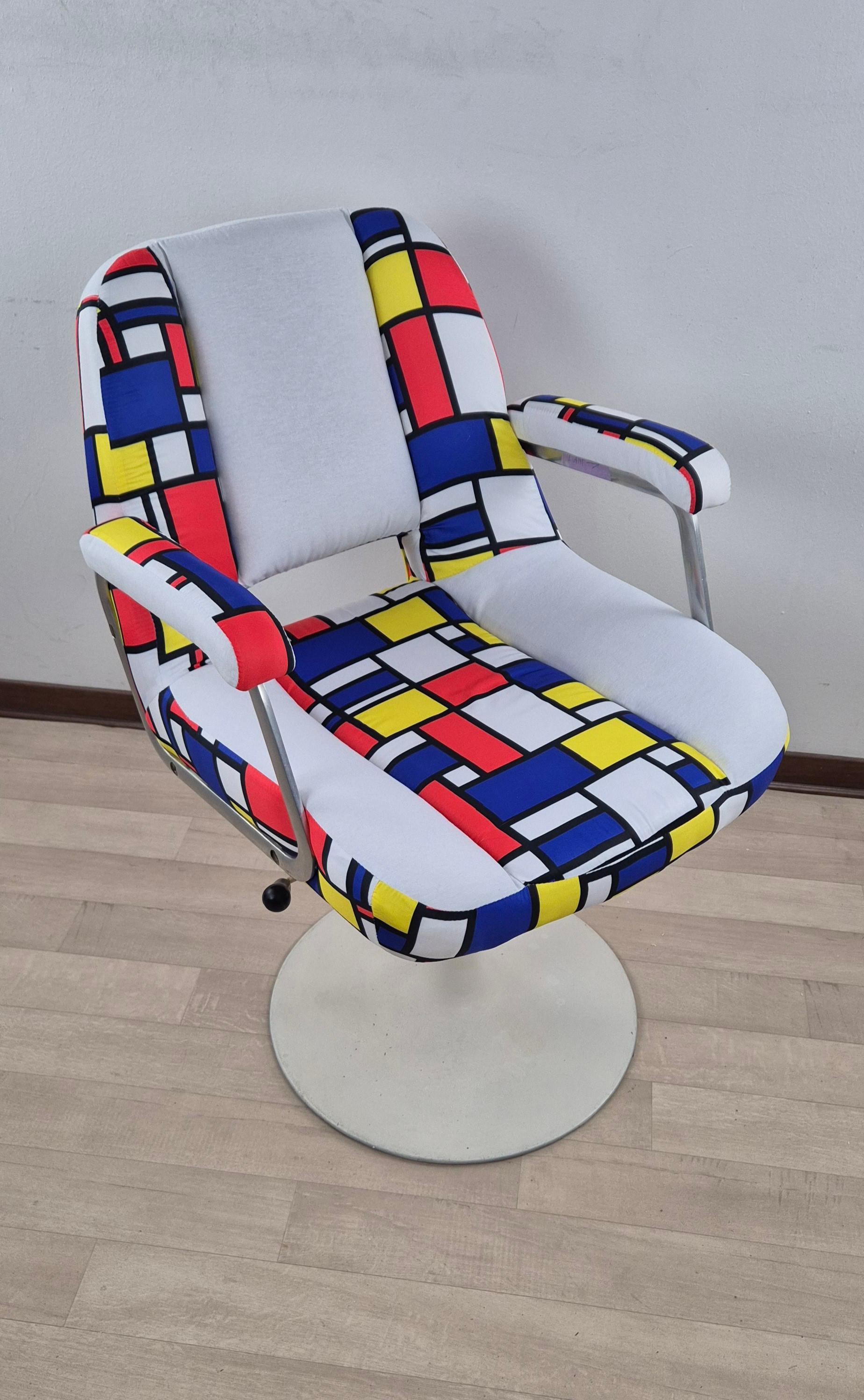 Poltrona girevole 70 vintage en vente 11