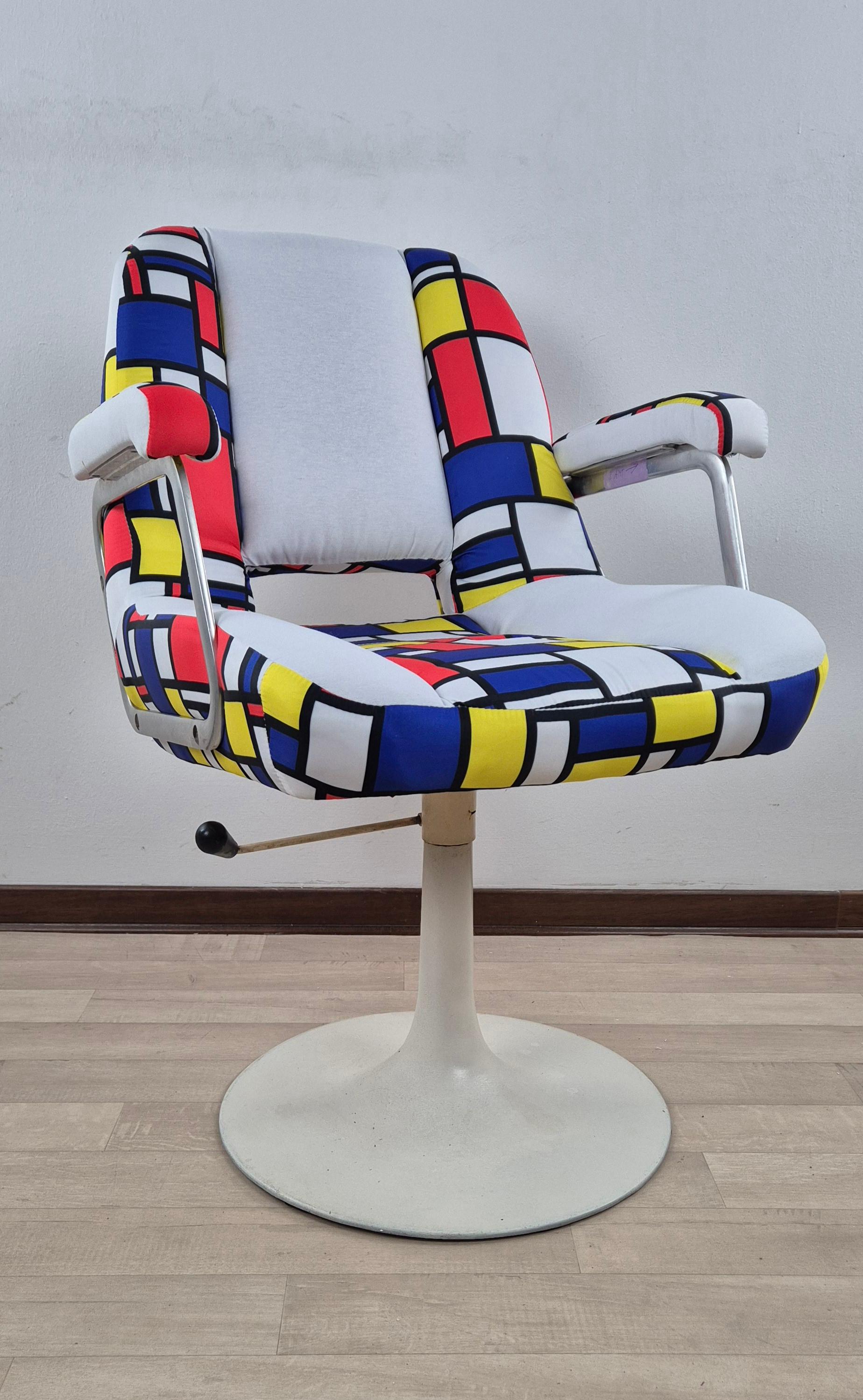 Postmoderne Poltrona girevole 70 vintage en vente