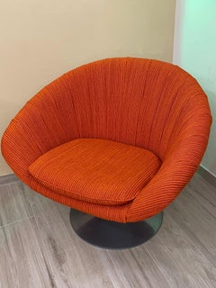 Poltrona girevole anni '70 con base cromata