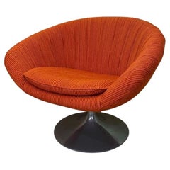 Poltrona girevole anni '70 con base cromata