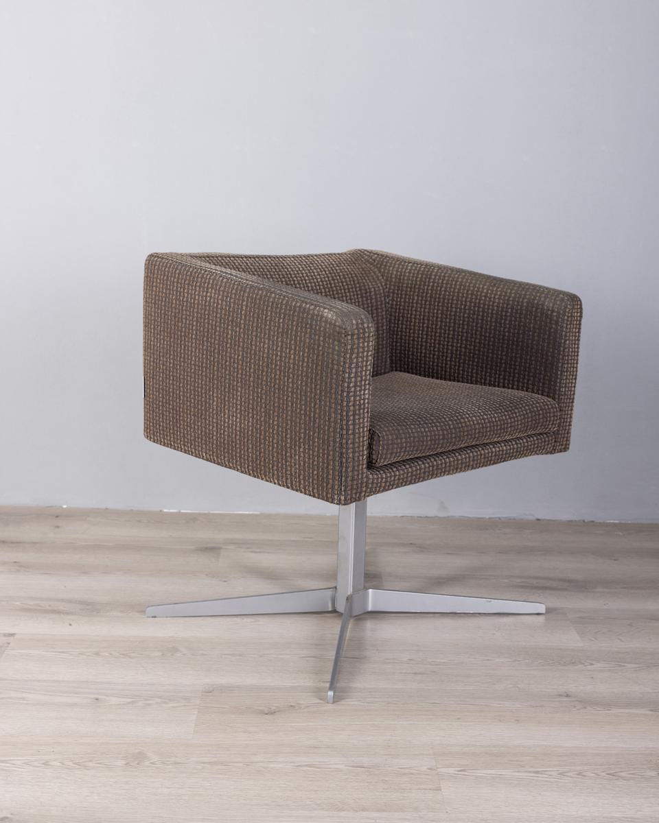 Drehsessel aus Metall und Stoff Modell 'Cubica' Design Verzelloni (Moderne) im Angebot