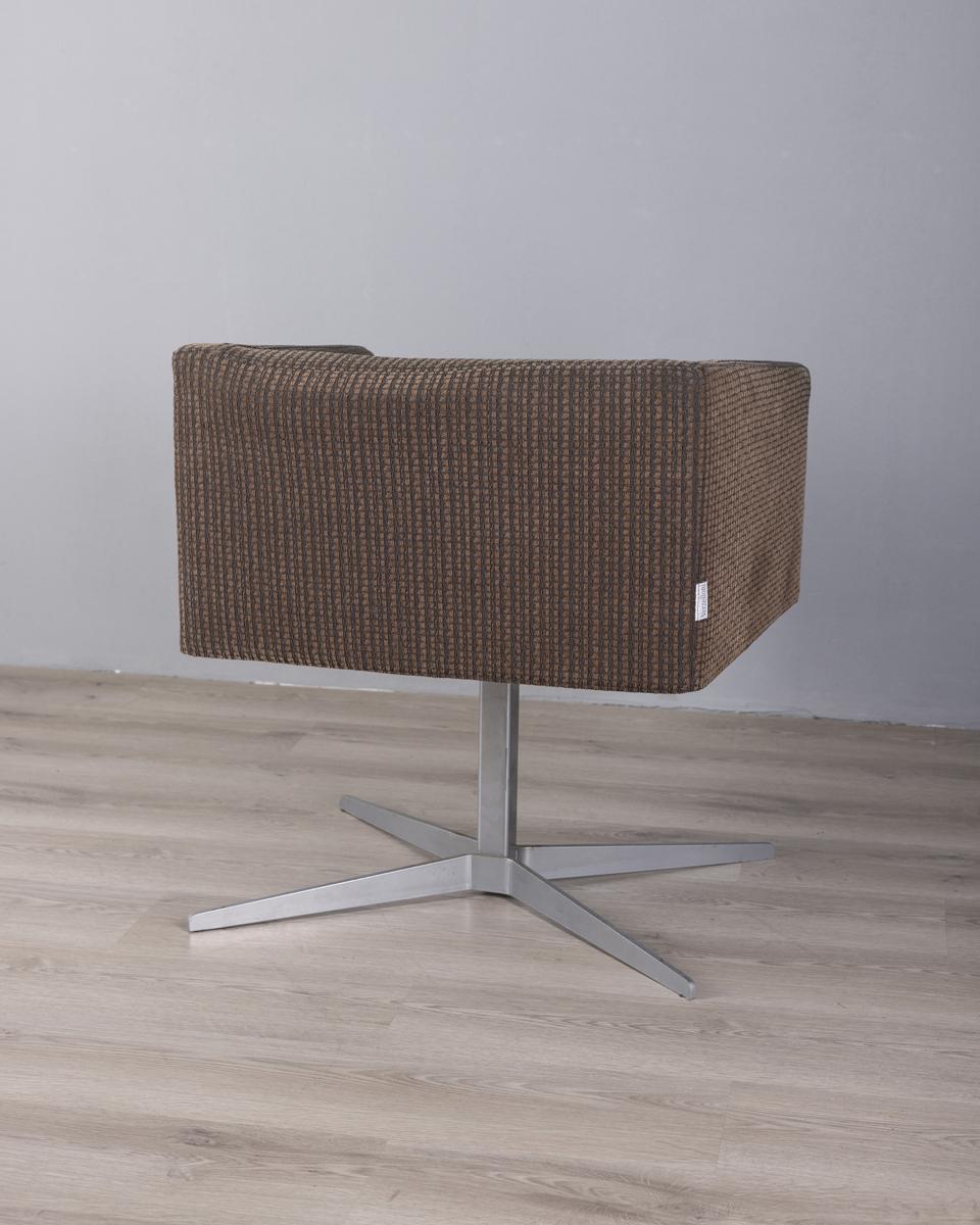 Drehsessel aus Metall und Stoff Modell 'Cubica' Design Verzelloni (Italian) im Angebot