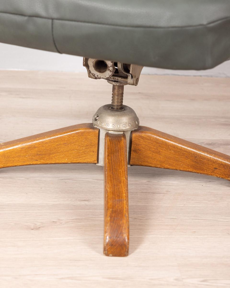 Mid-Century Modern Fauteuil pivotant en cuir des années 1950, design Anonima Castelli en vente