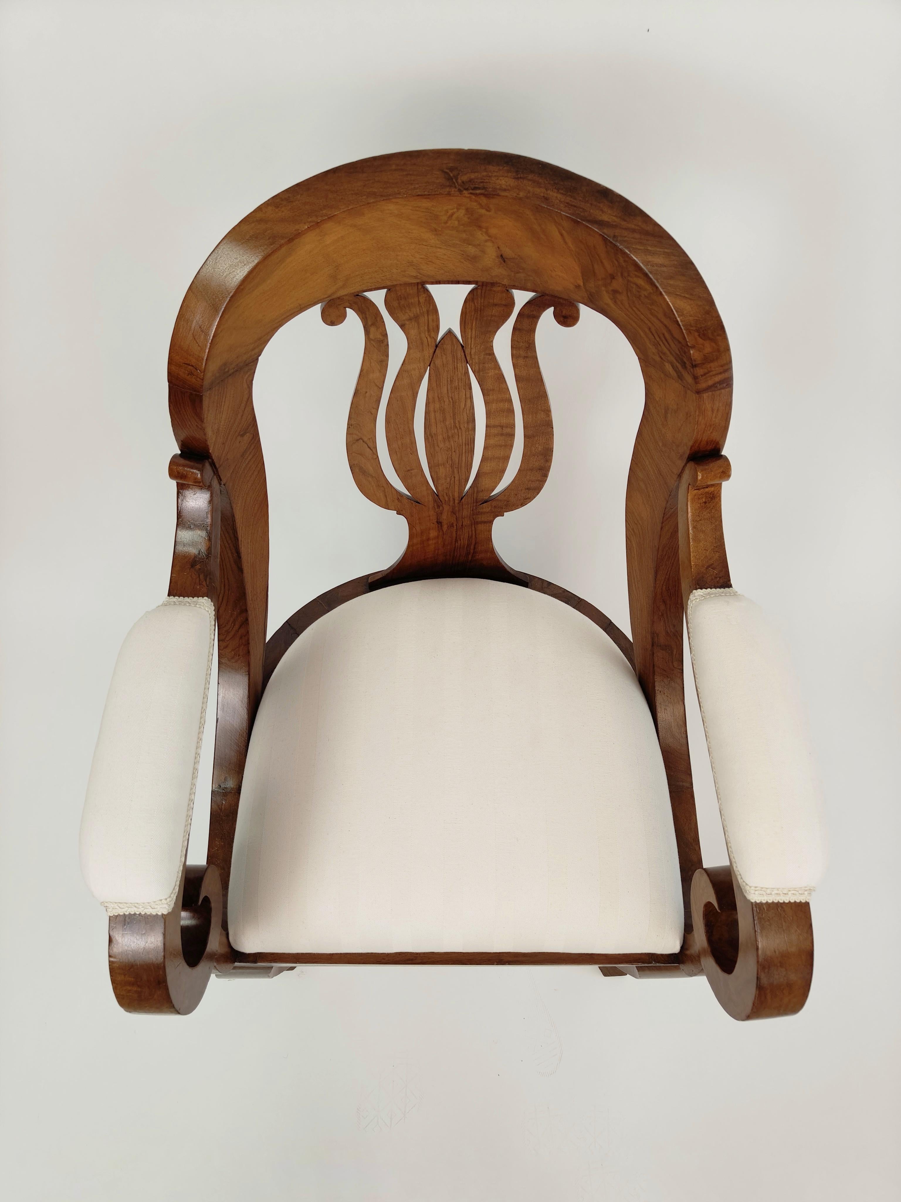 Poltrona in legno di noce del XIX secolo di epoca Biedermeier Italian en venta