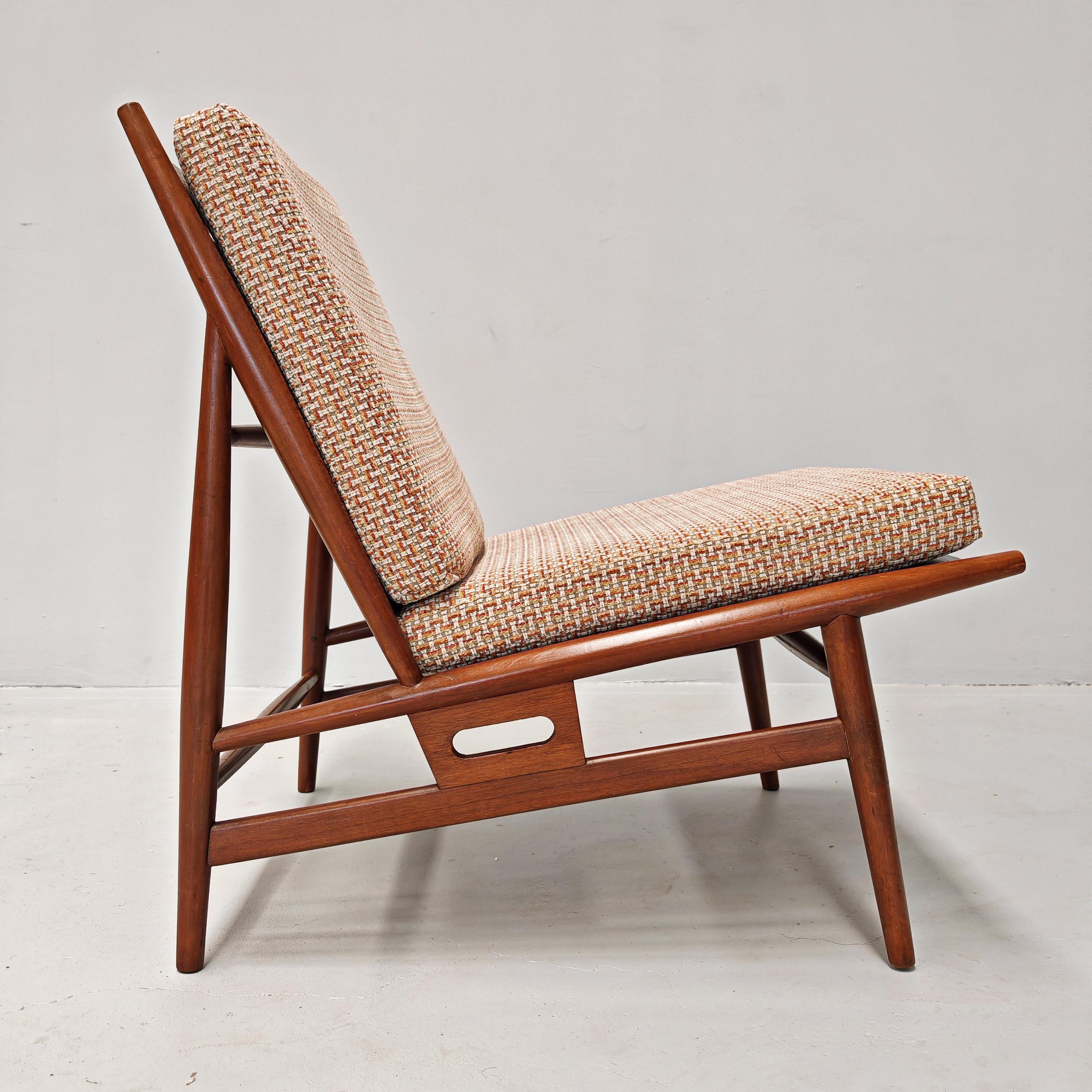 Poltrona in legno e tessuto originale vintage prodotta da ISA Bergamo 60s in vendita 2