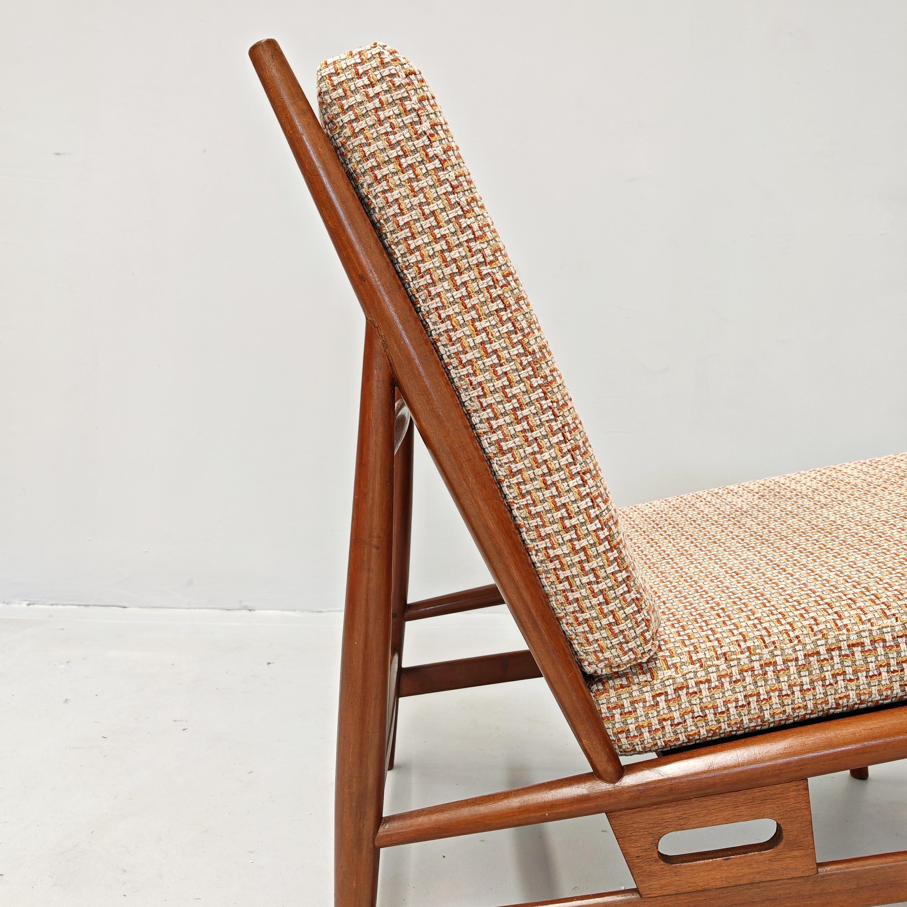 Poltrona in legno e tessuto originale vintage prodotta da ISA Bergamo 60s in vendita 3