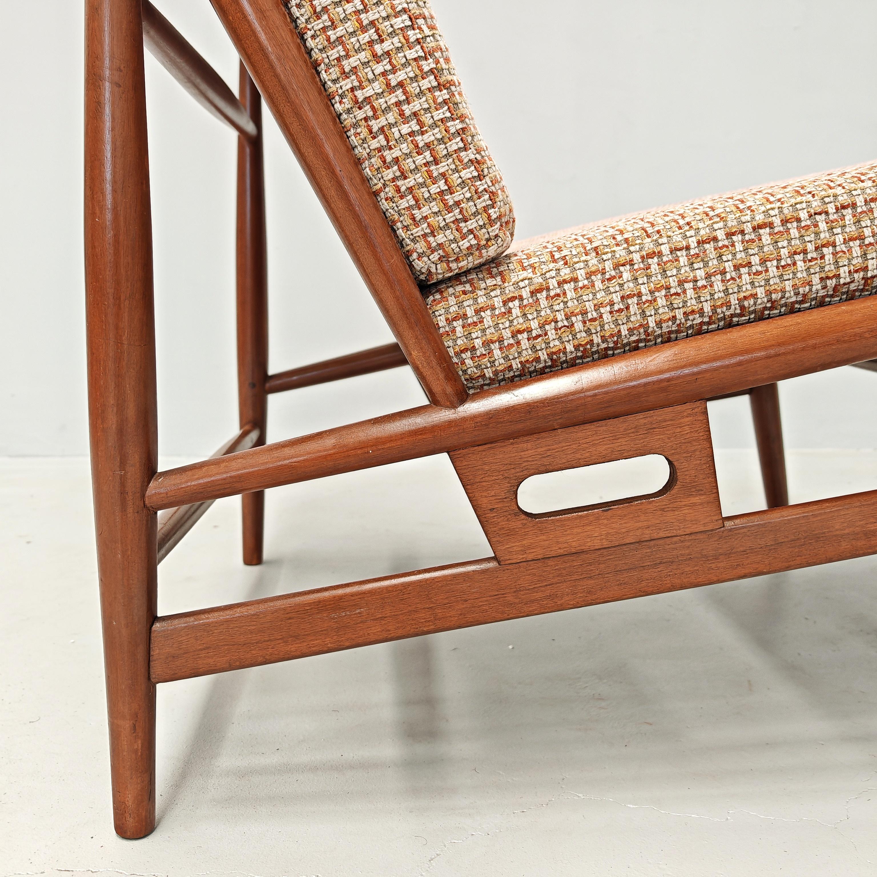 Poltrona in legno e tessuto originale vintage prodotta da ISA Bergamo 60s in vendita 4