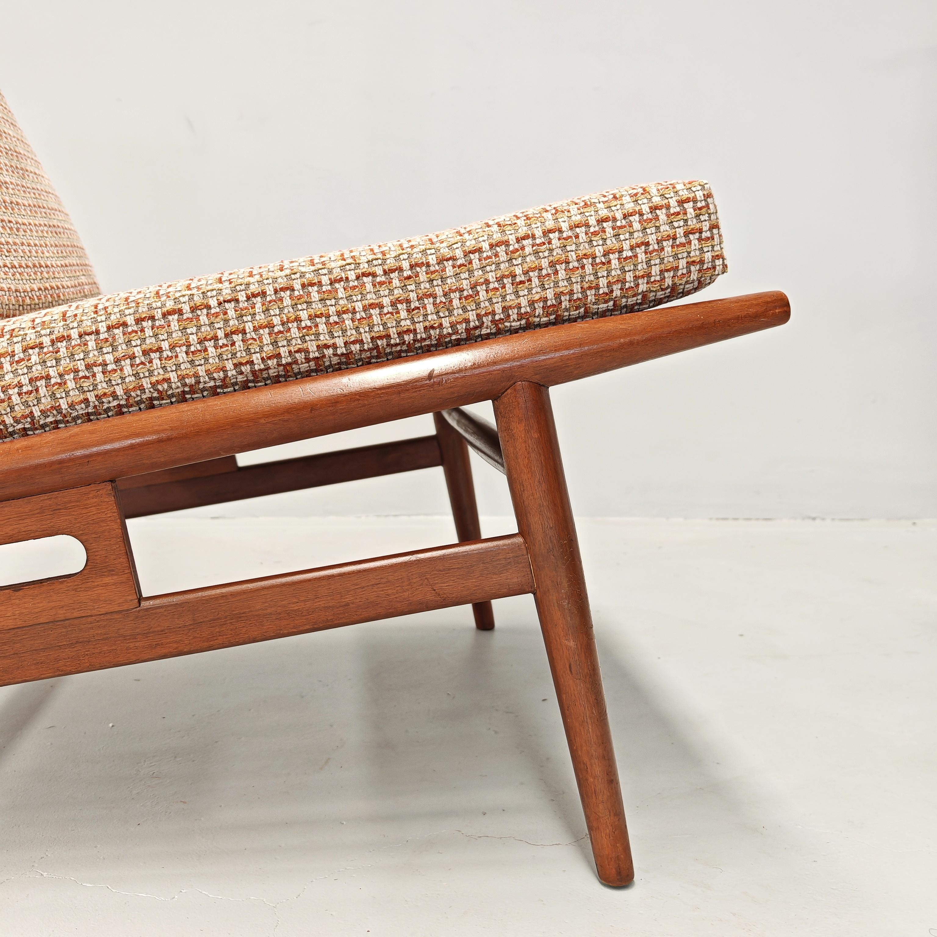 Poltrona in legno e tessuto originale vintage prodotta da ISA Bergamo 60s in vendita 5