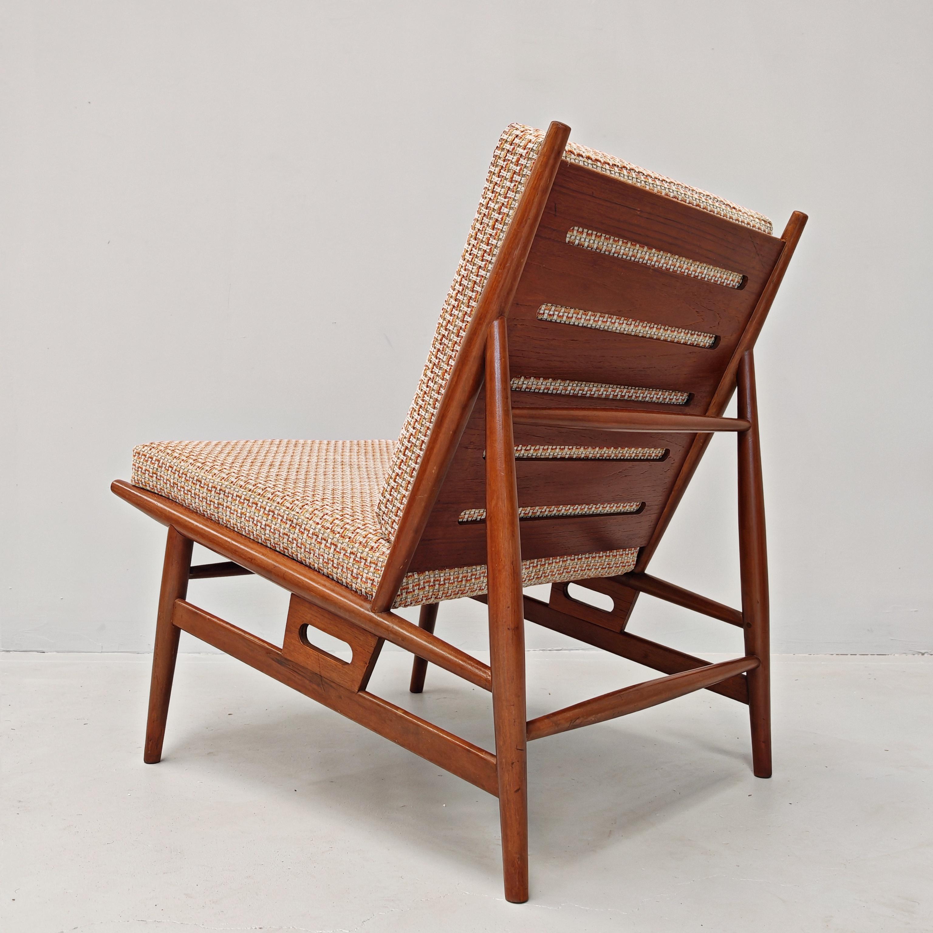 20th Century Poltrona in legno e tessuto originale vintage prodotta da ISA Bergamo 60s in vendita