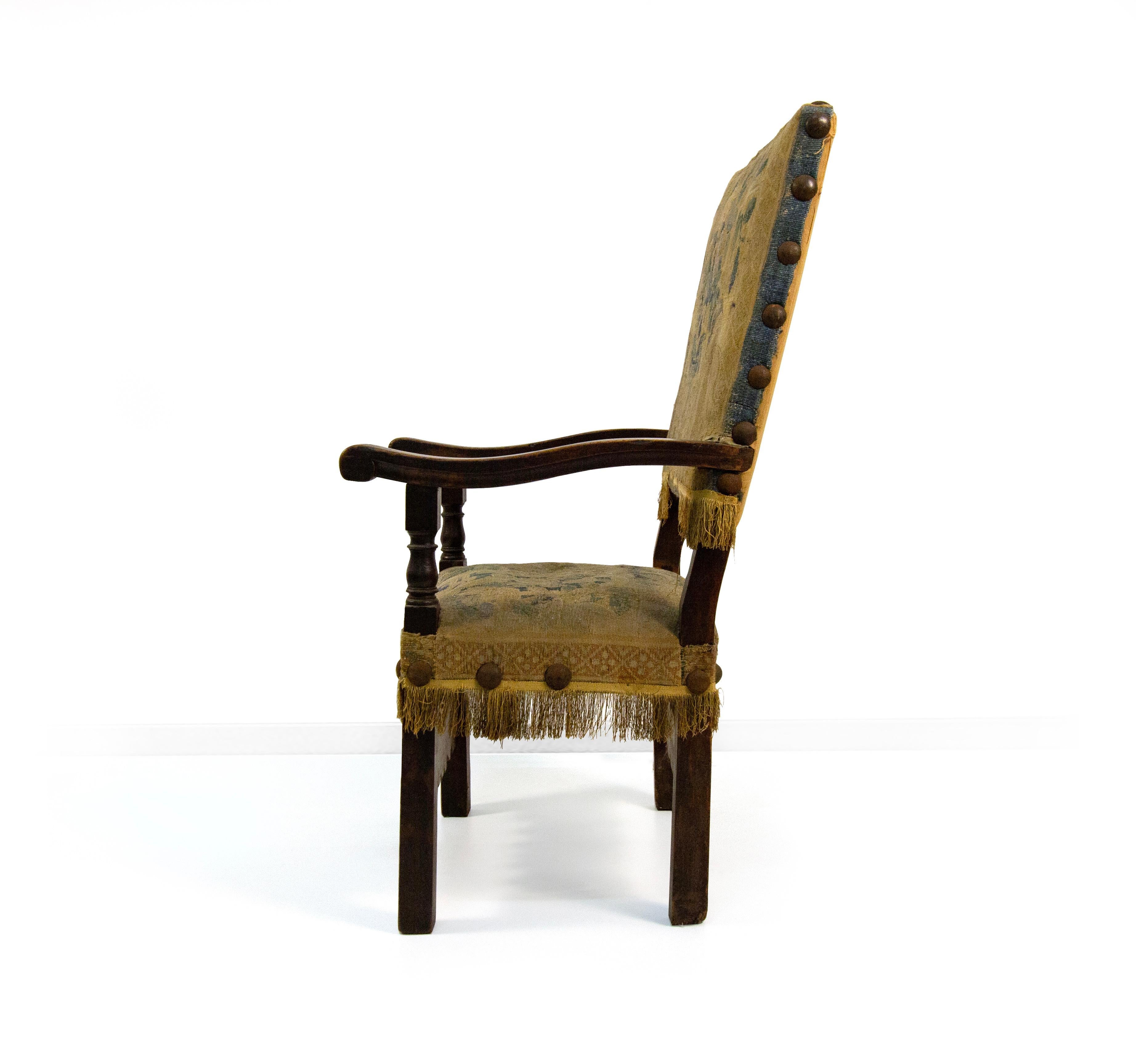 Poltrona in noce, XVII secolo im Angebot 1