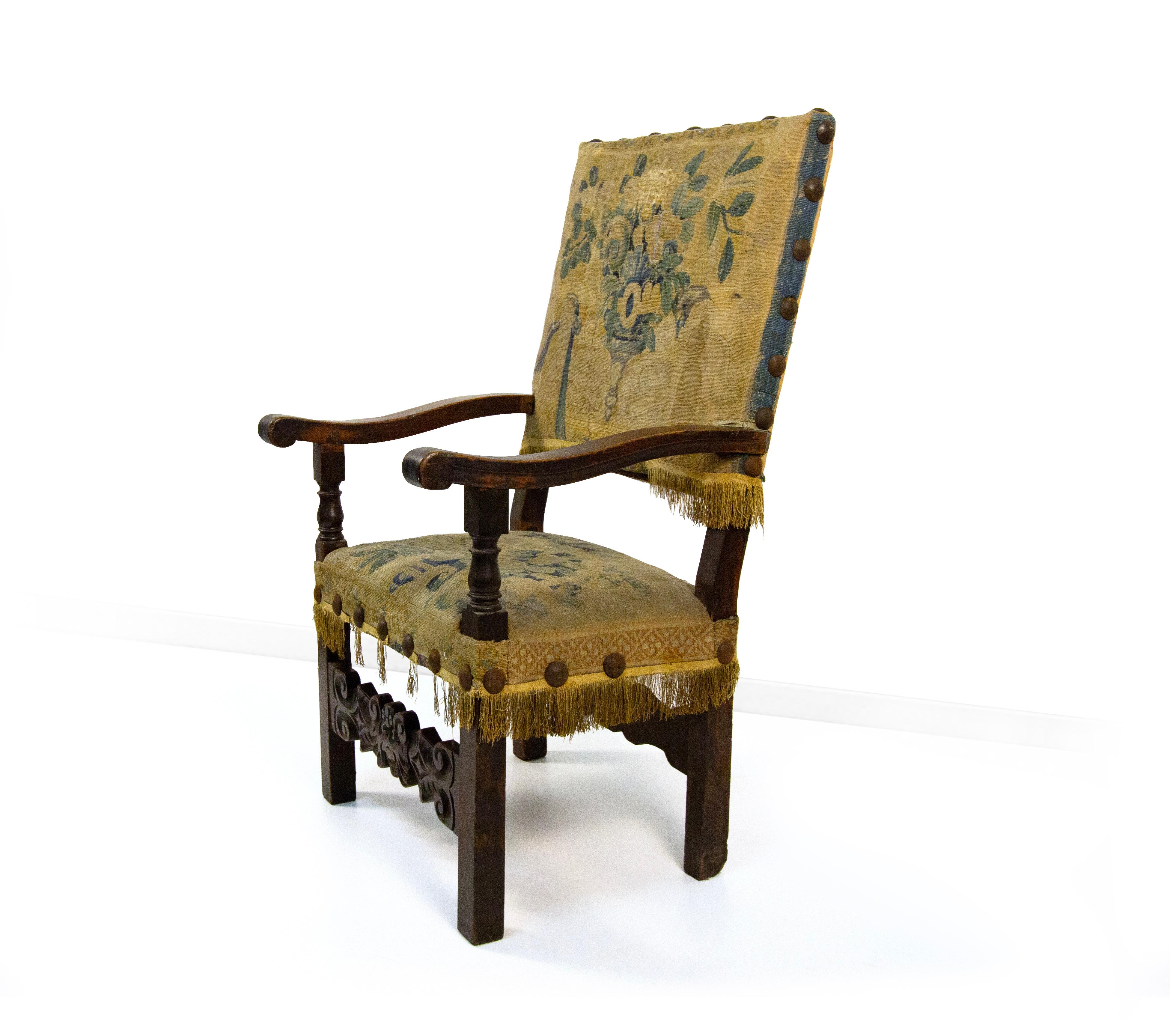 Poltrona in noce, XVII secolo im Angebot 2