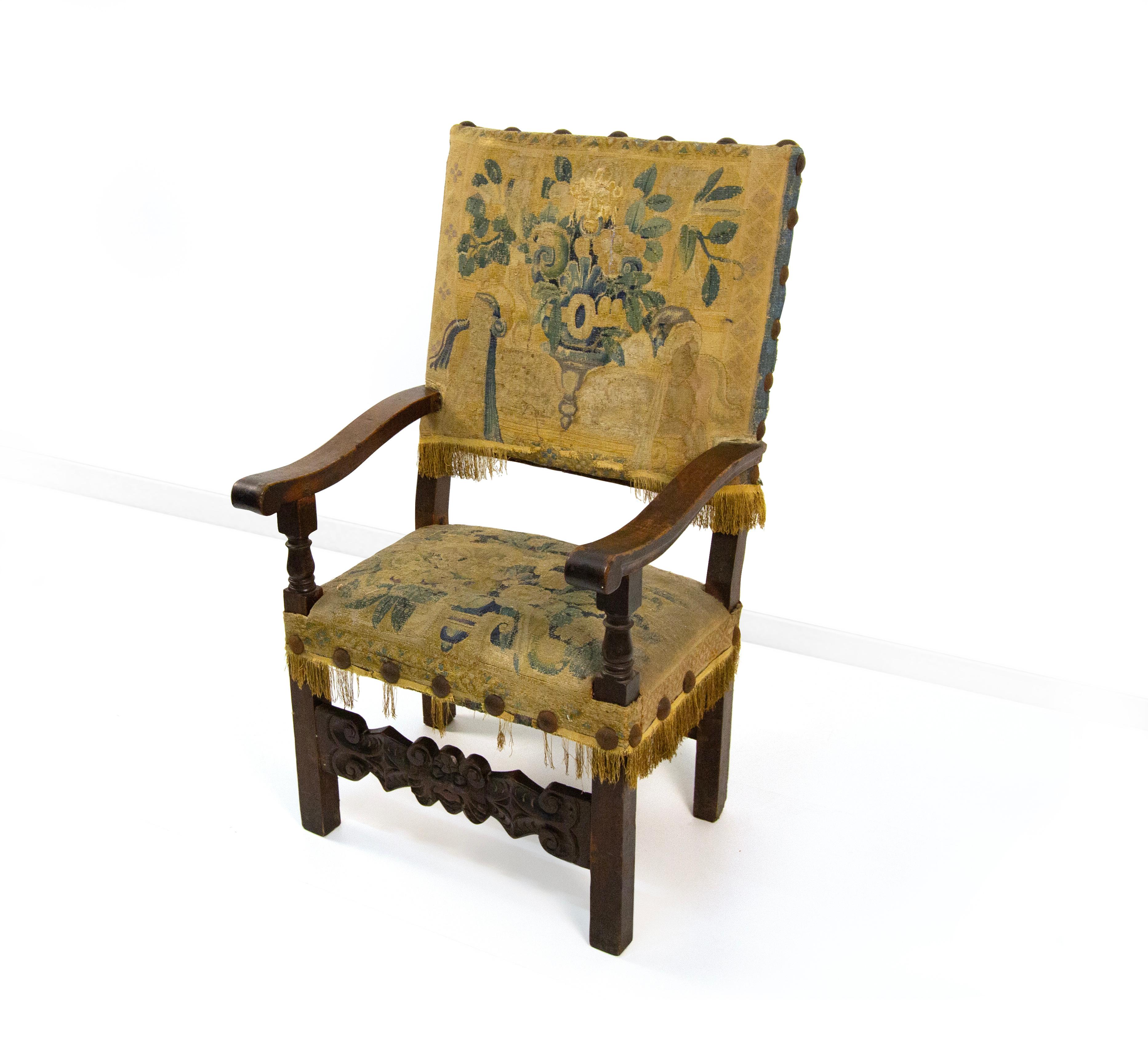 Poltrona in noce, XVII secolo im Angebot 3
