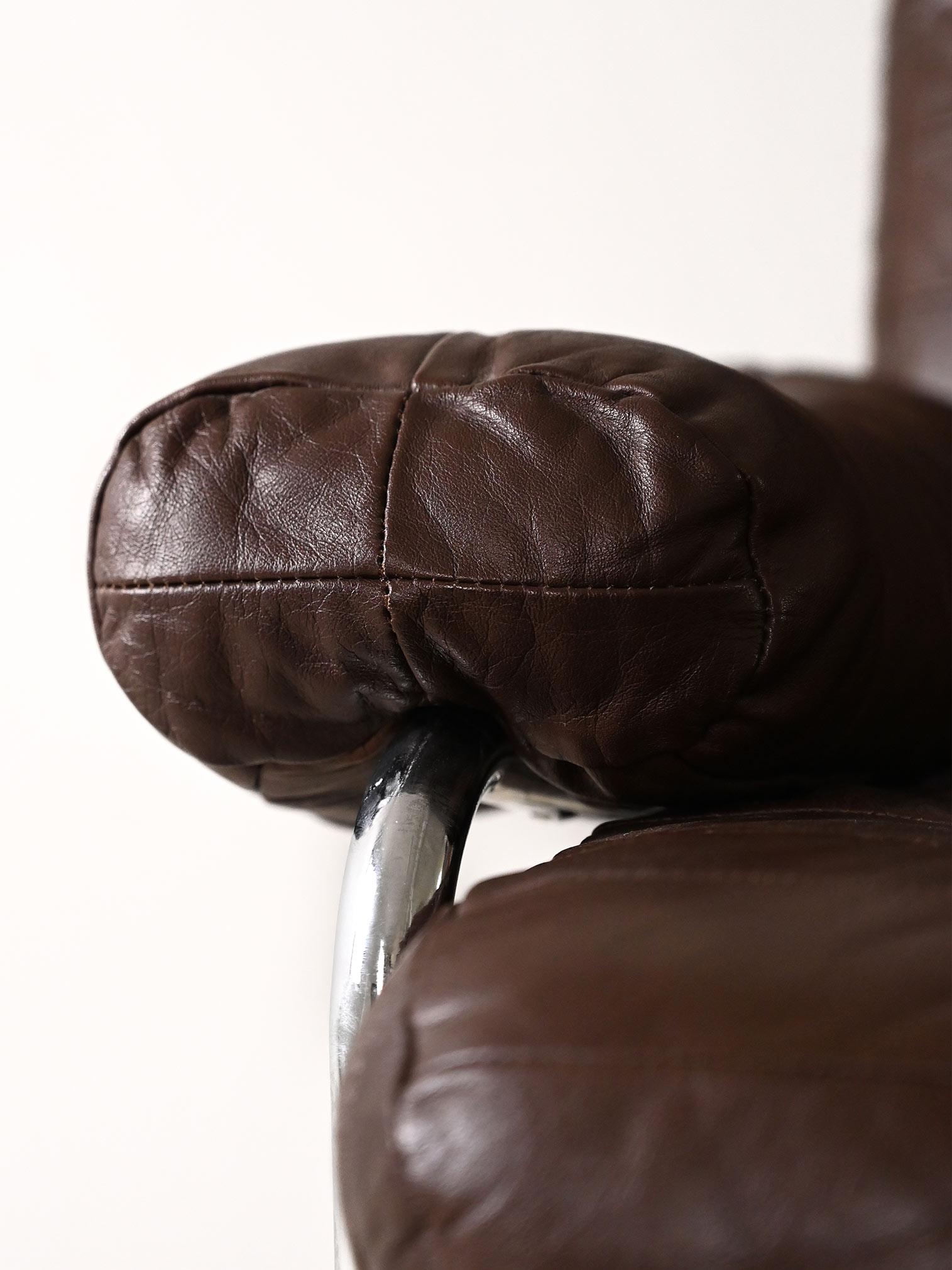 Leather armchair with metal legs For Sale 2