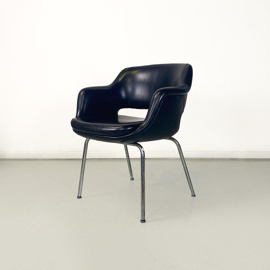 Armchair with arms, for office or desk use, upholstered and covered in black faux leather, with steel legs.
Simplicity and extreme comfort are its main features.
Produced by Cassina in ca. 1960.
It retains original fabric and upholstery, and the