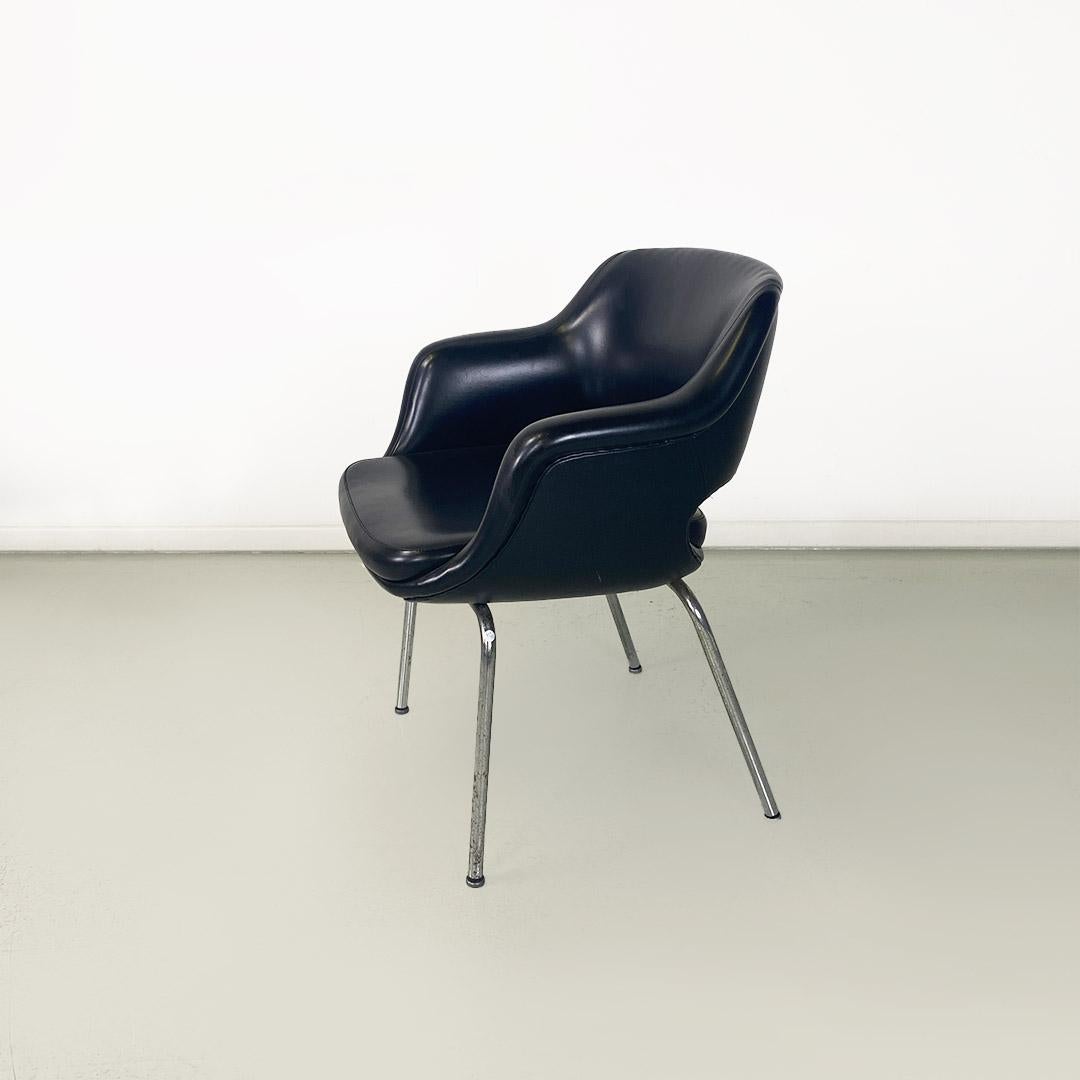 Mid-20th Century Italian faux leather and chrome-plated steel armchair, produced by Cassina ca. 1960. For Sale