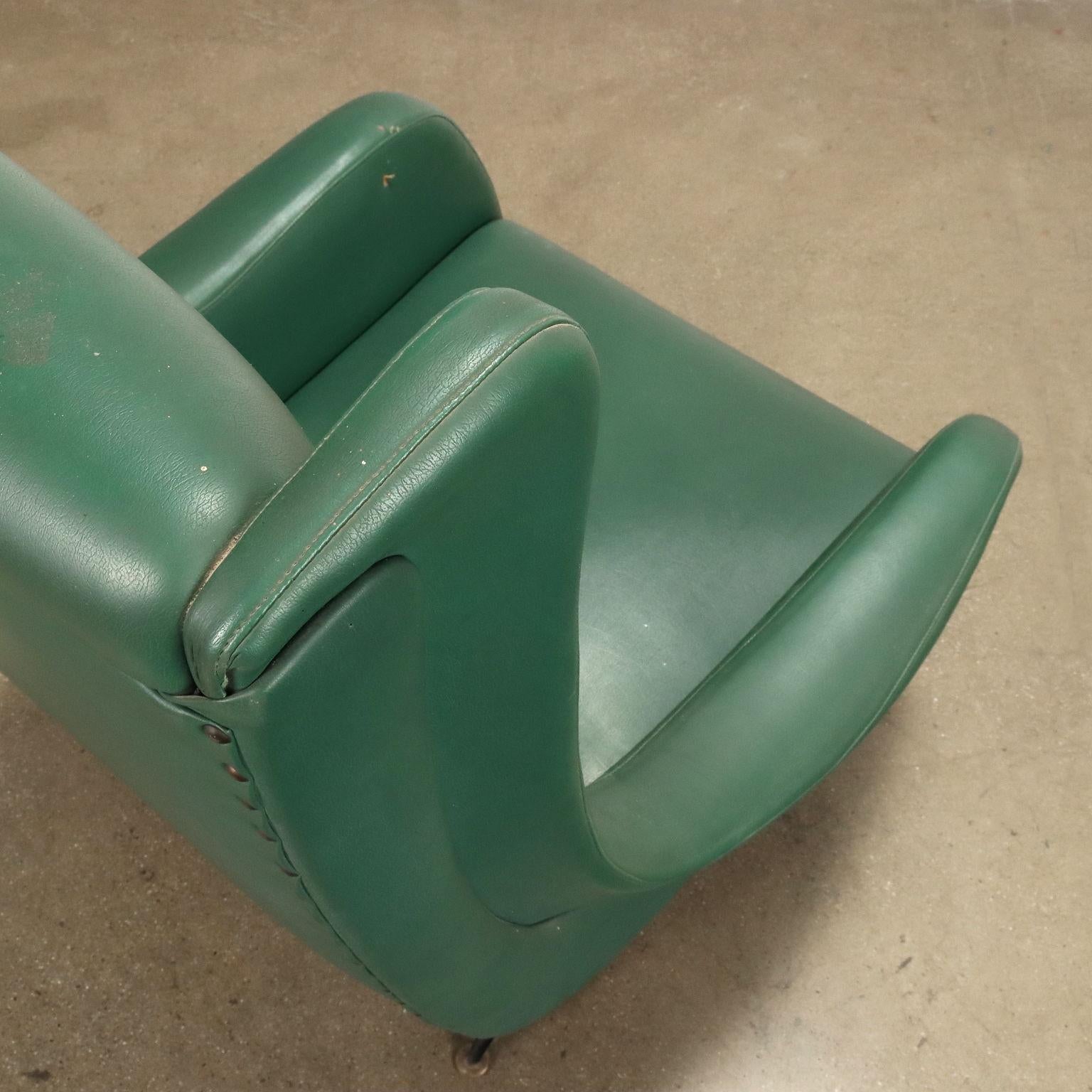 Green leatherette armchair 1950s-60s In Fair Condition For Sale In Milano, IT
