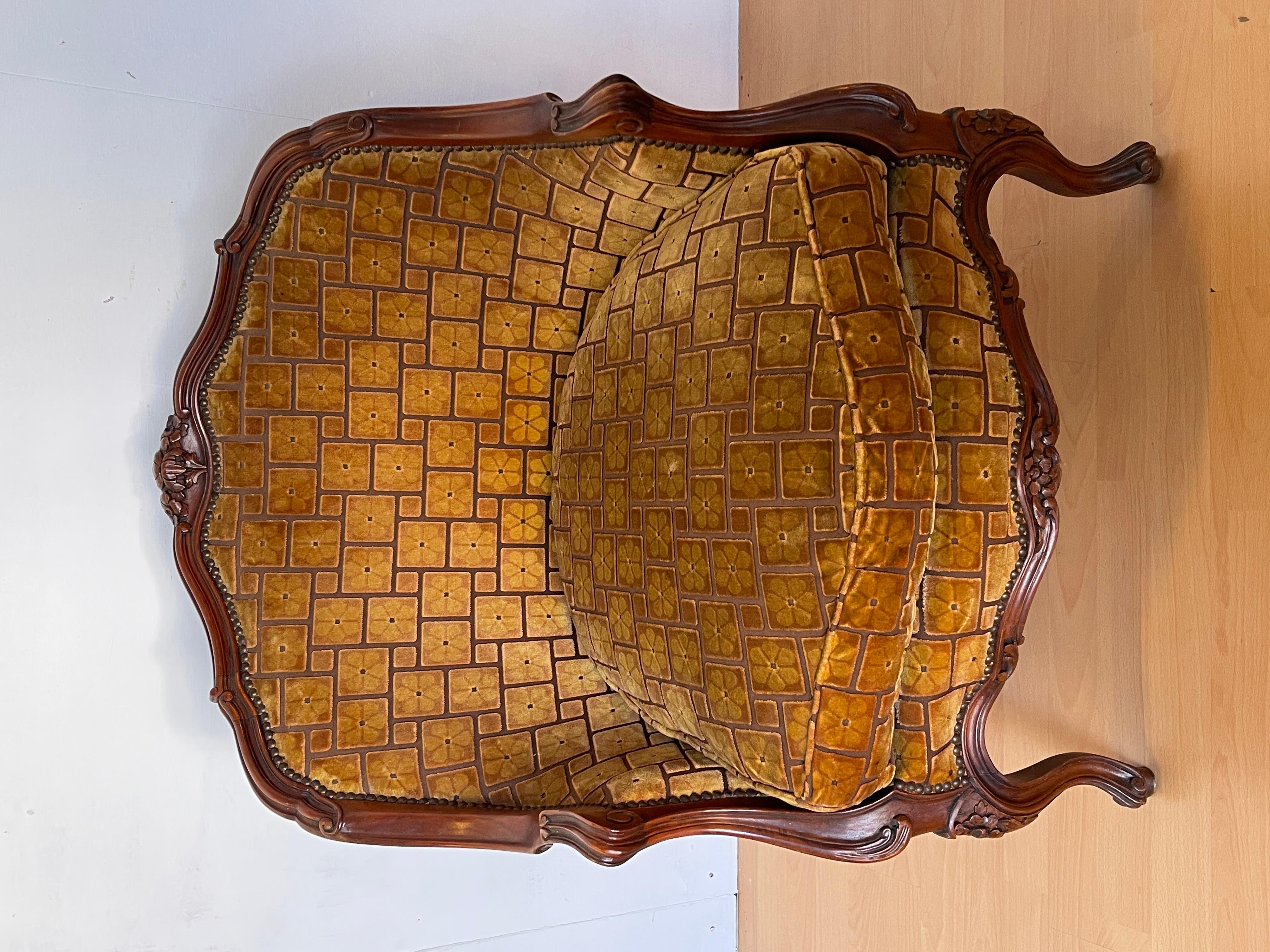 Poltrona in stile barocco italiano in legno intagliato e tessuto anni '40 en vente 7