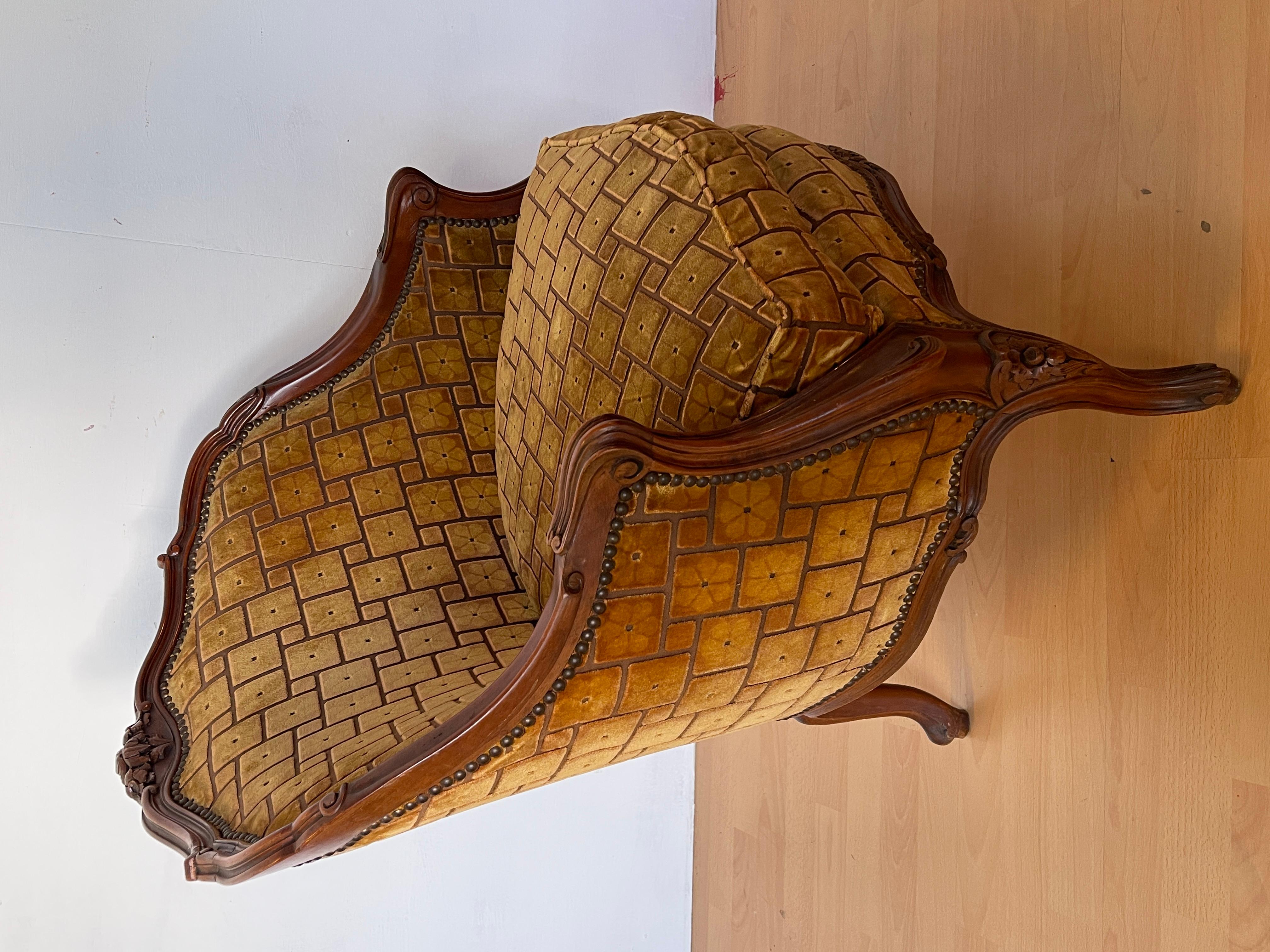 Poltrona in stile barocco italiano in legno intagliato e tessuto anni '40 en vente 9