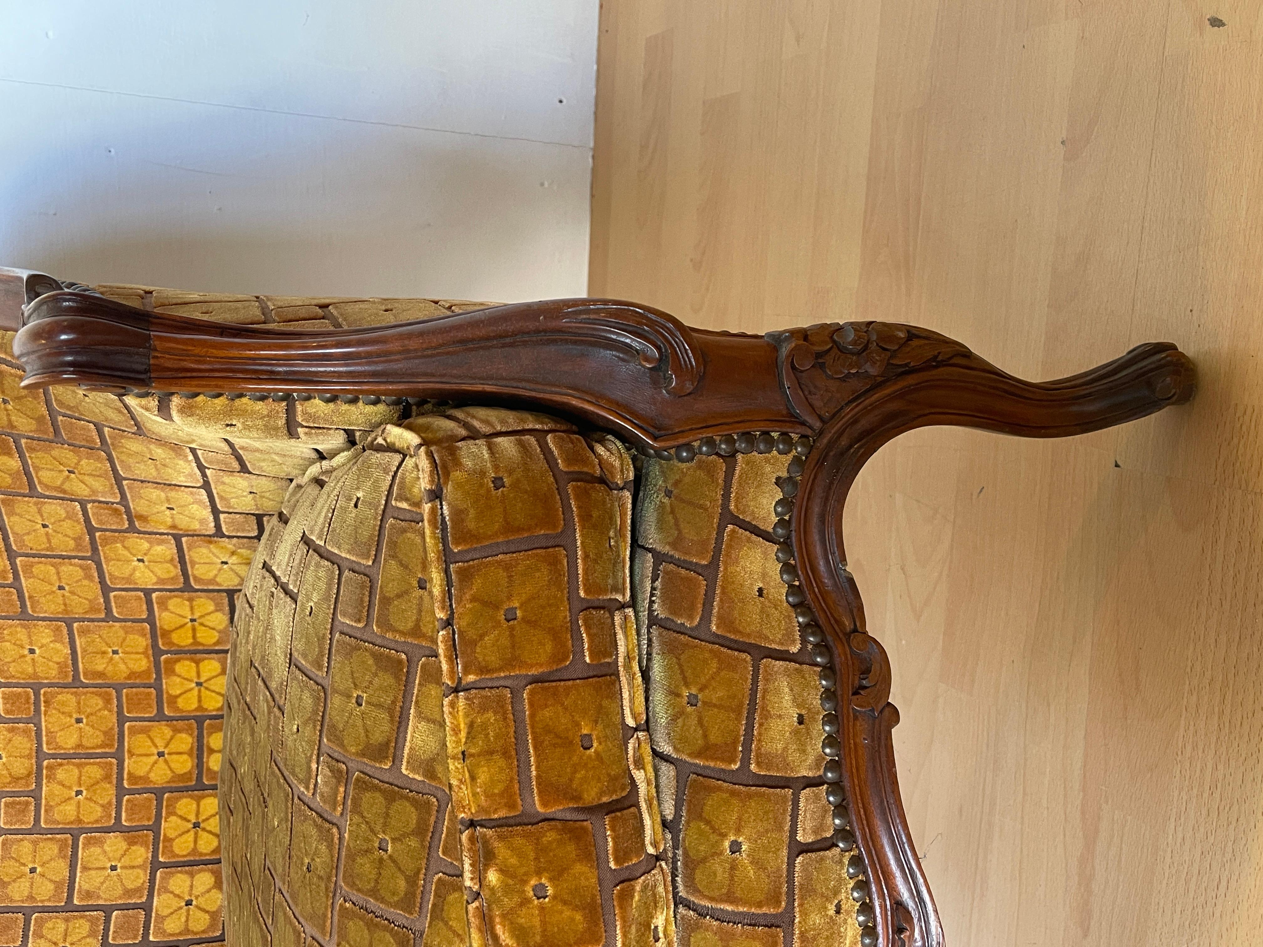 Poltrona in stile barocco italiano in legno intagliato e tessuto anni '40 en vente 10