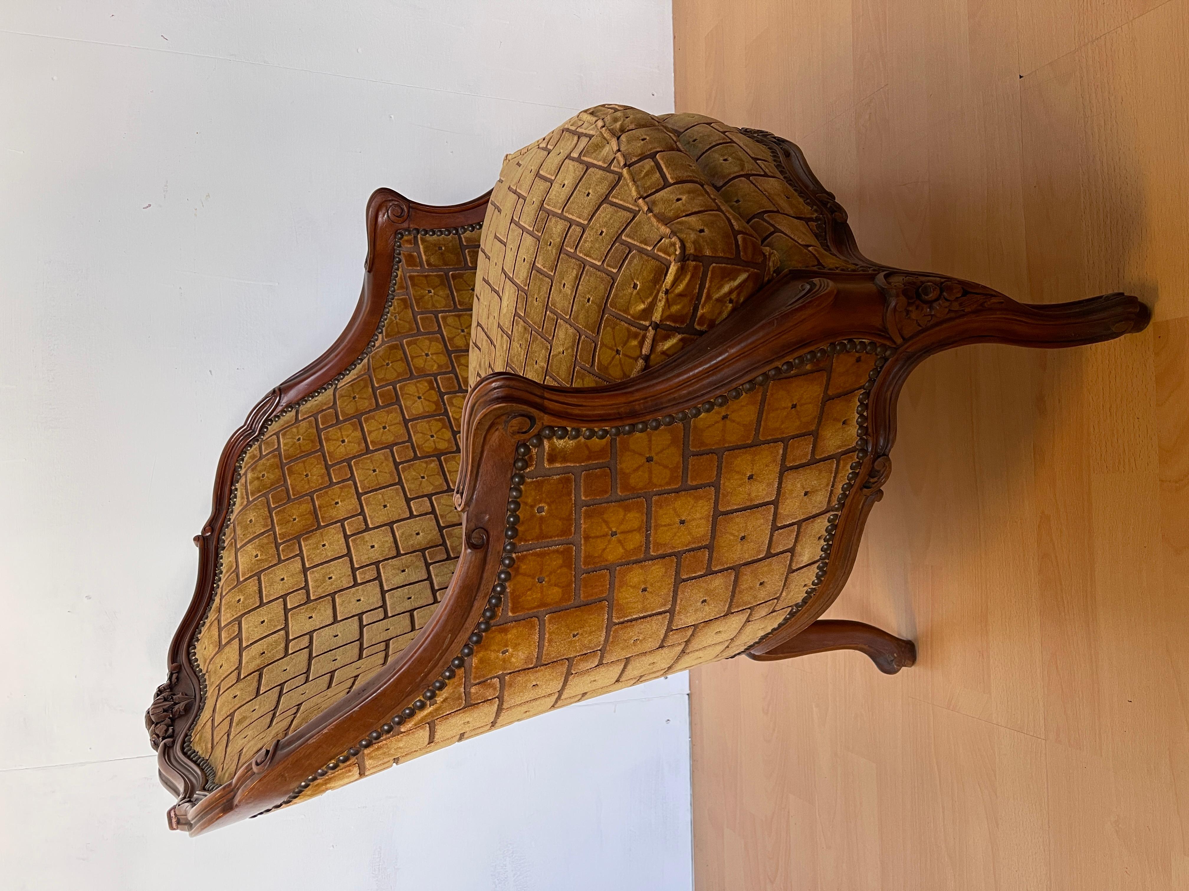 Italian Poltrona in stile barocco italiano in legno intagliato e tessuto anni '40 en vente