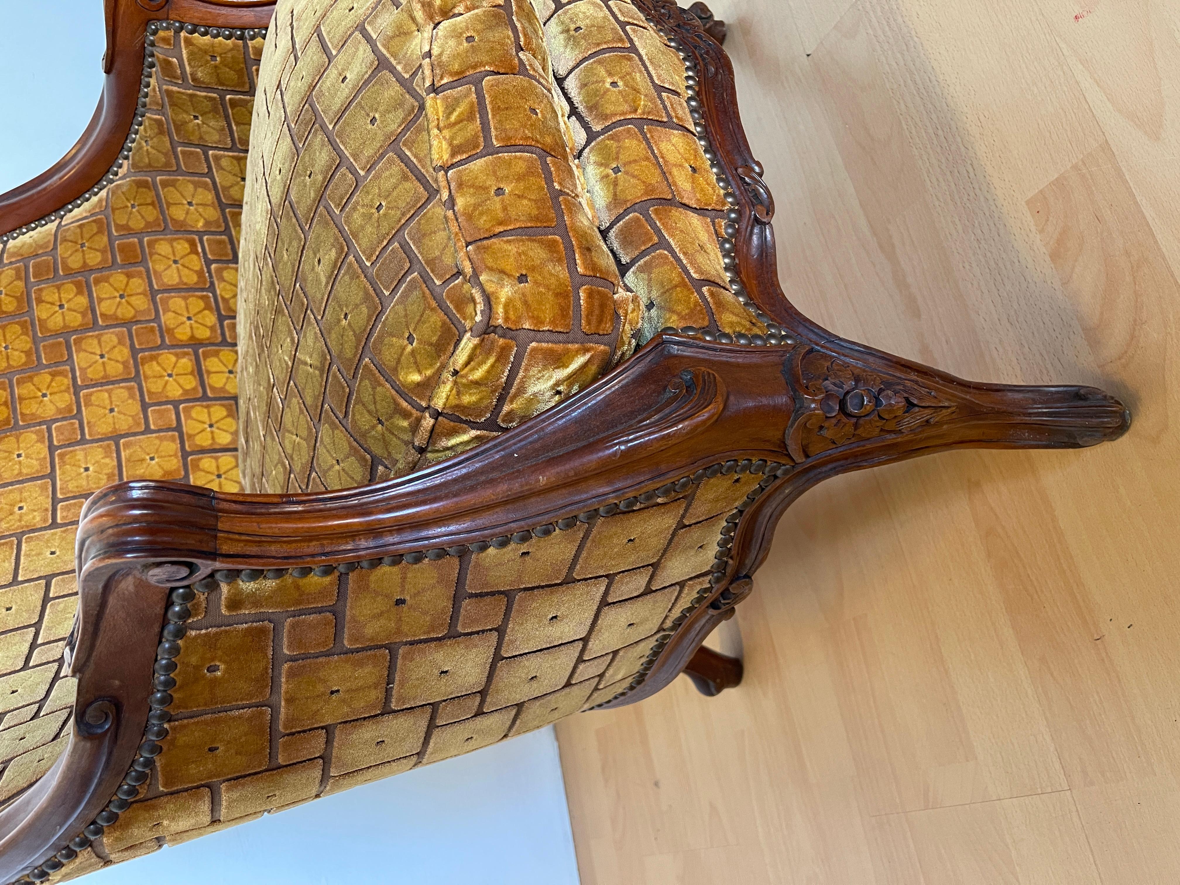 Poltrona in stile barocco italiano in legno intagliato e tessuto anni '40 en vente 2