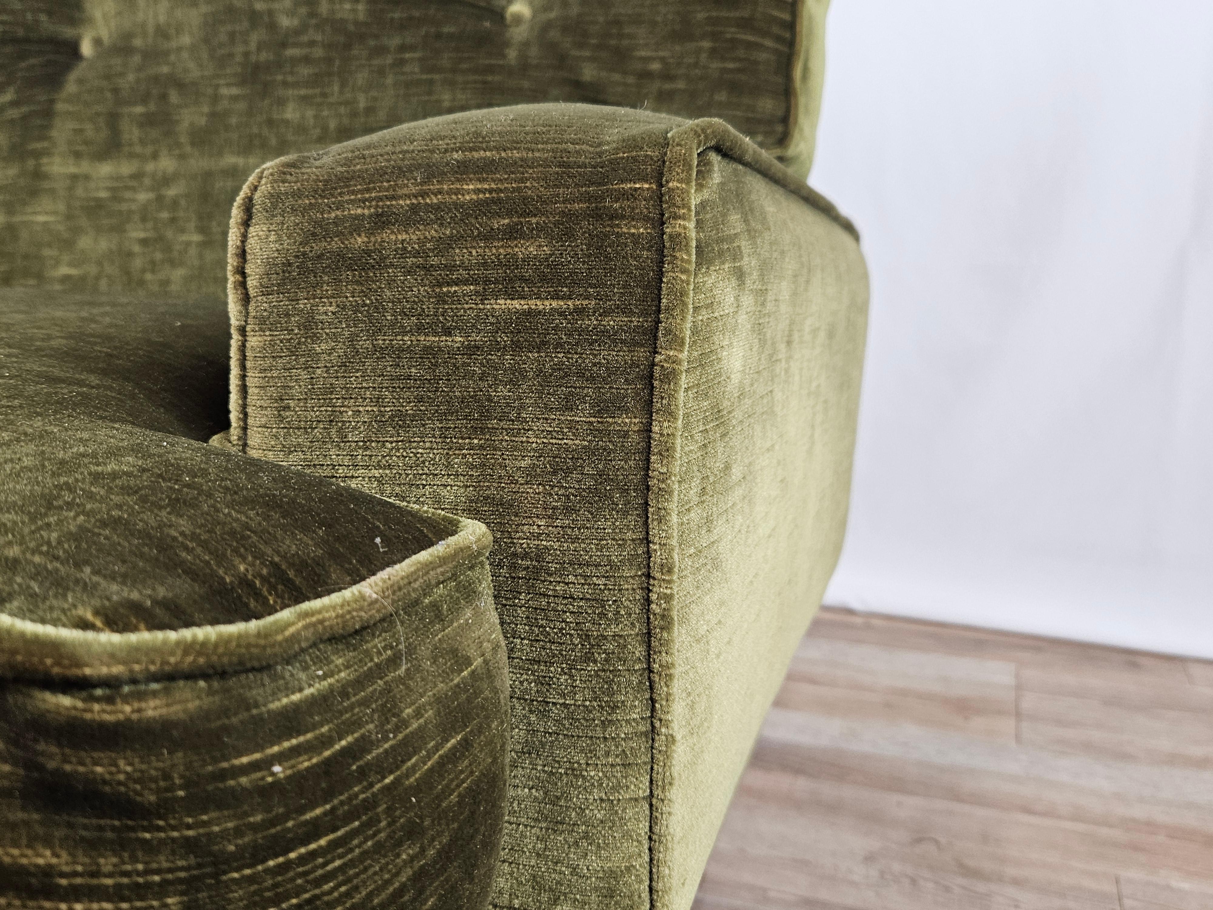 Green fabric armchair with wooden feet For Sale 6