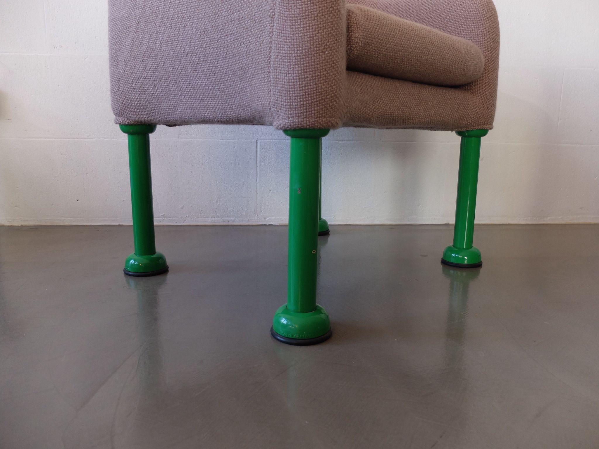 Poltrona in tessuto grigio e gambe in metallo di Rossi di Albizzate, 1990 ca Bon état - En vente à Milano, IT