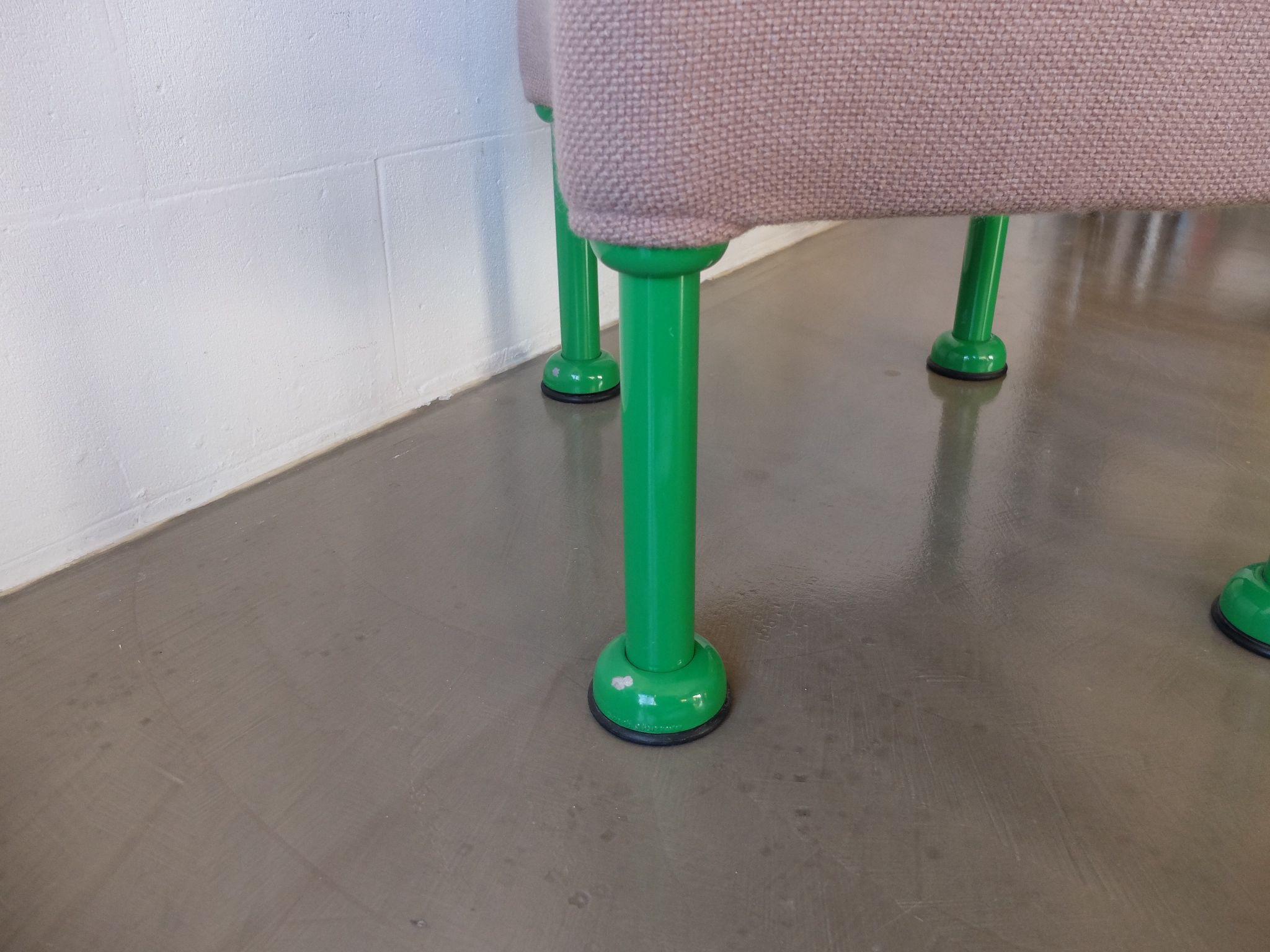 Fin du 20e siècle Poltrona in tessuto grigio e gambe in metallo di Rossi di Albizzate, 1990 ca en vente