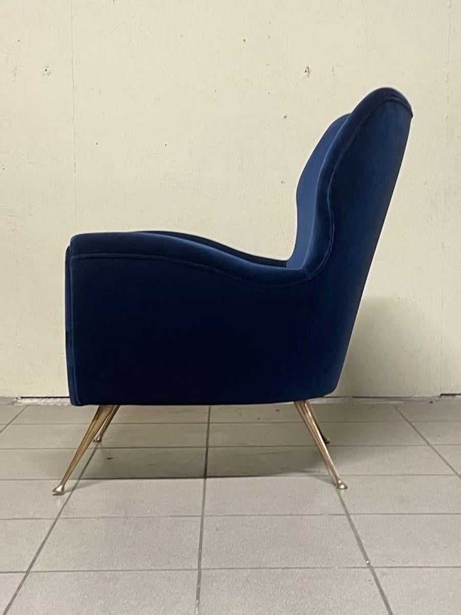 Blauer Samt-Sessel aus den 1950er Jahren im Angebot 4