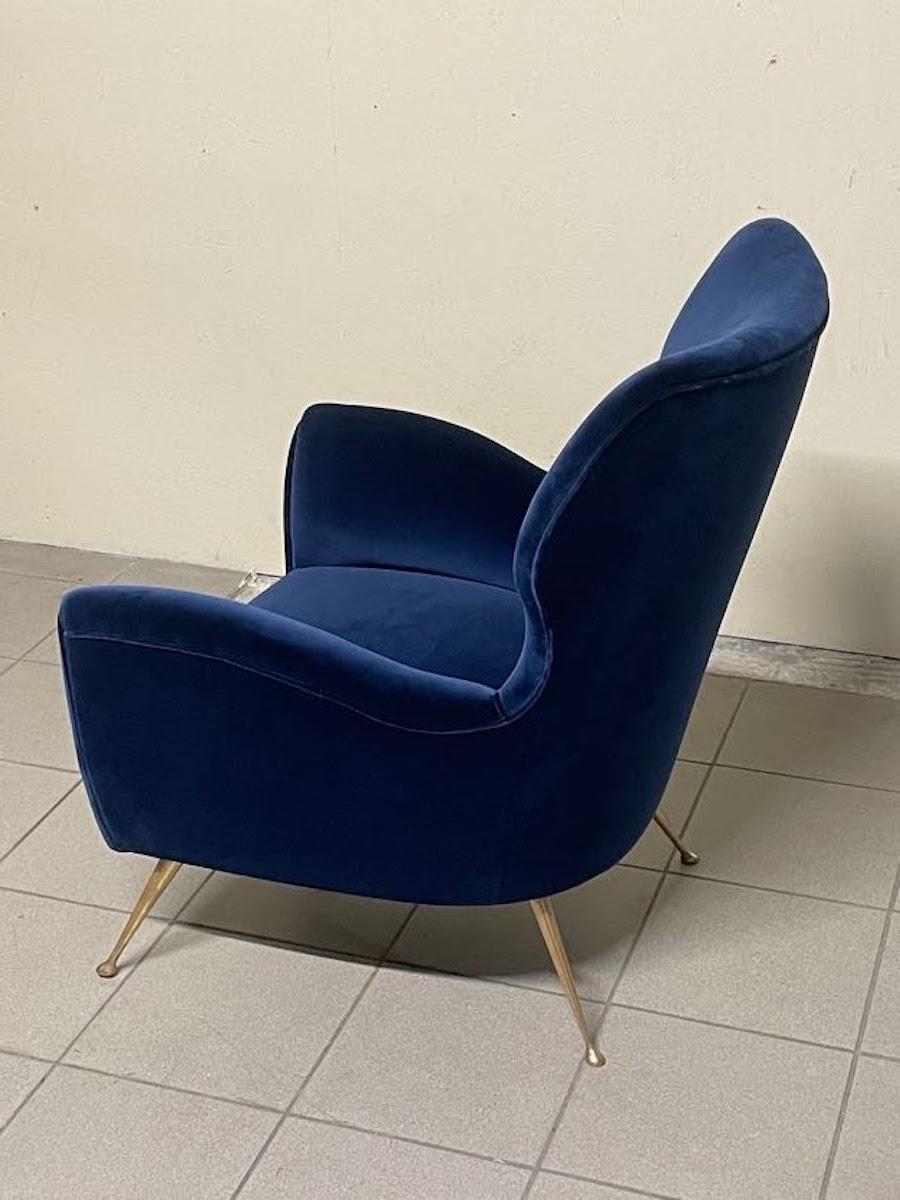 Blauer Samt-Sessel aus den 1950er Jahren im Angebot 6