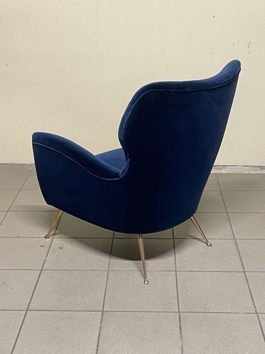 Blauer Samt-Sessel aus den 1950er Jahren im Angebot 7