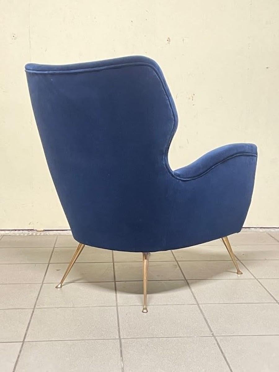 Blauer Samt-Sessel aus den 1950er Jahren im Angebot 9