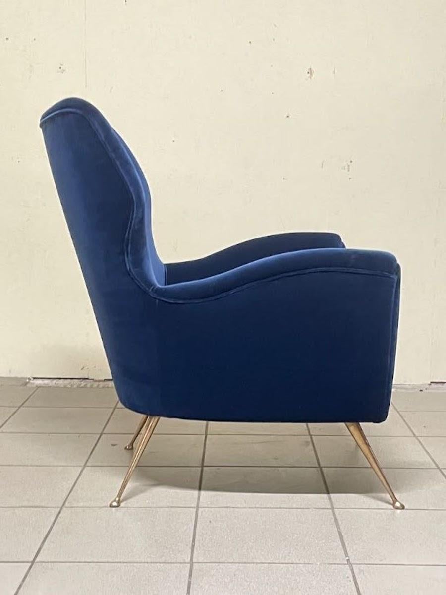 Blauer Samt-Sessel aus den 1950er Jahren im Angebot 10