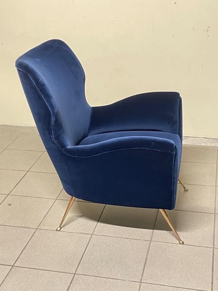 Blauer Samt-Sessel aus den 1950er Jahren im Angebot 11