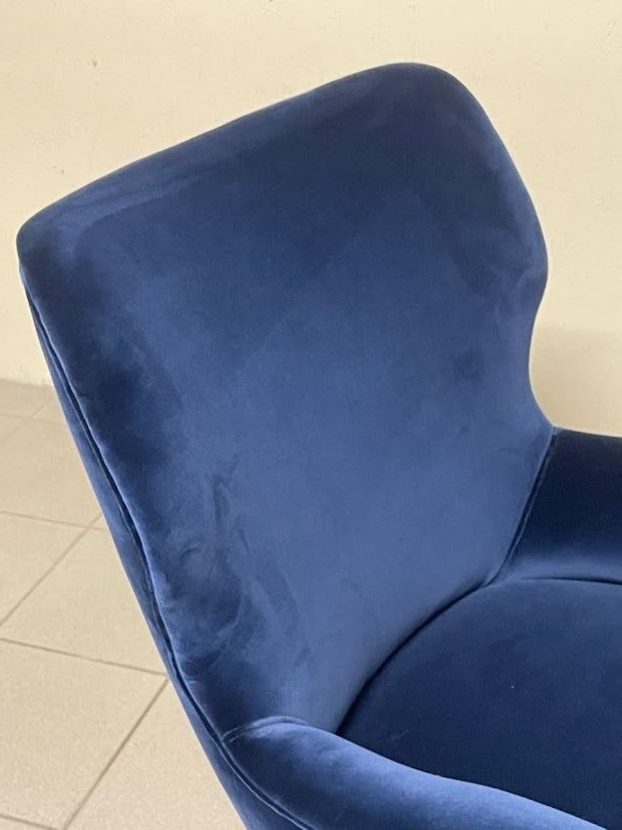 Blauer Samt-Sessel aus den 1950er Jahren im Angebot 12