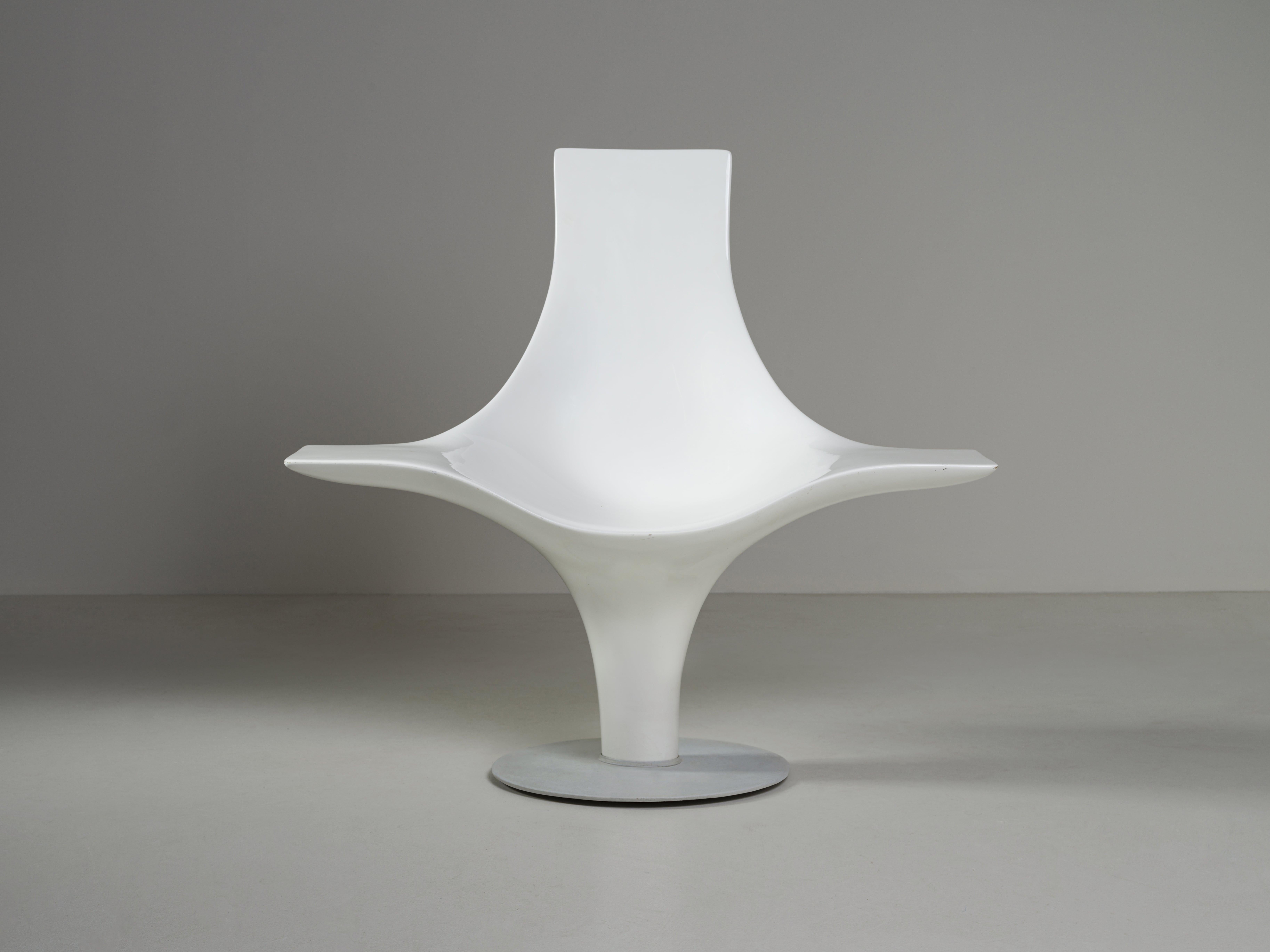 Sculptural lounge chair made of reinforced fiberglass in glossy white on a heavy metal powder-coated base. 