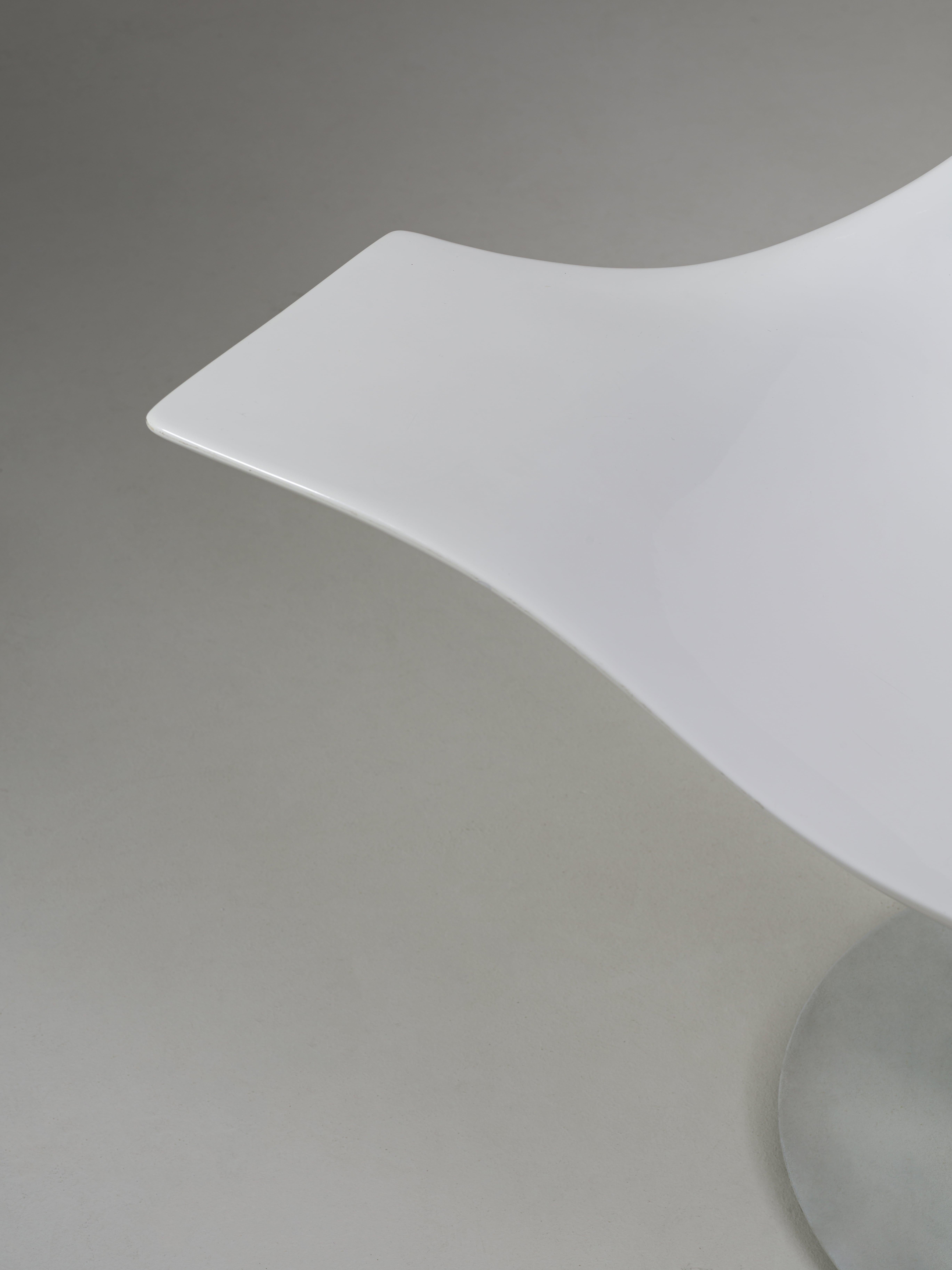 Late 20th Century Polished white fiberglass armchair, Lloyd Schwan for Cappellini Italy 1995 For Sale