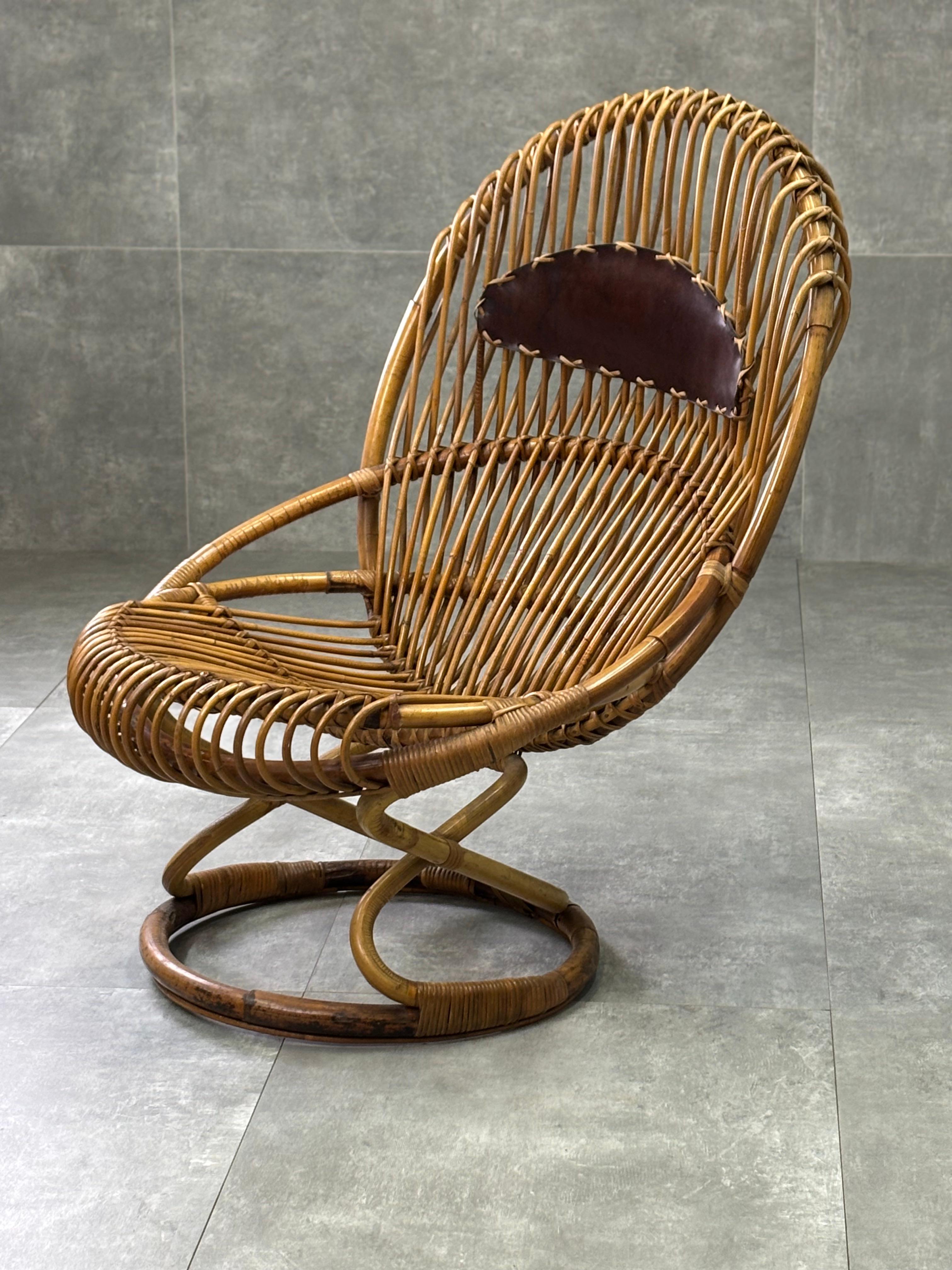 Stuhl aus Korbgeflecht und Leder, 1960er Jahre.