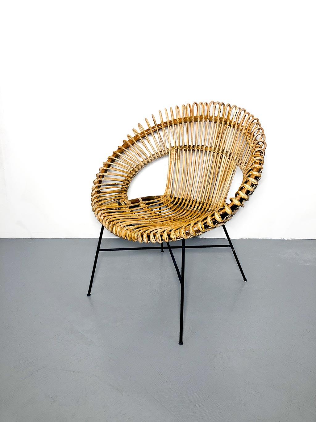 1960s Italian wicker armchair. Painted iron rod frame, seat made of woven malacca, reed and guinea cane. The design and style are very reminiscent of Franco Albini and Franca Helg's chairs for Bonacina. Its condition is perfect; it has some small
