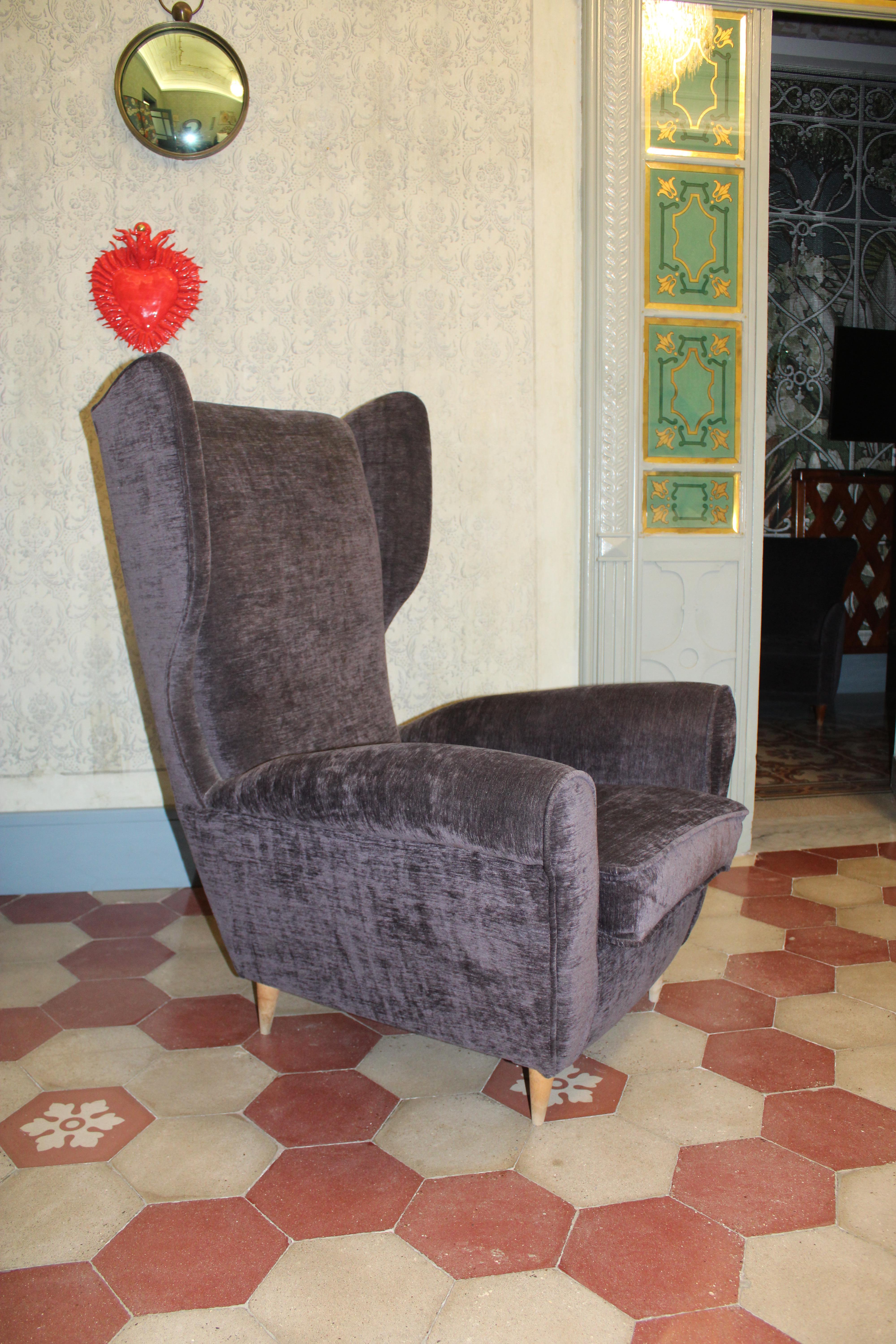 Mid-Century Modern Fauteuil italien à oreilles Paolo Buffa 1950 Velours gris Pieds en bois en vente