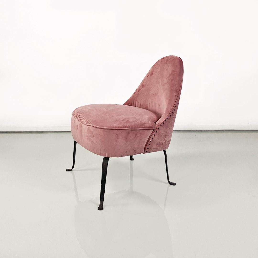 Italian upholstered armchair, pink velvet and curved metal, 1950s
Armchair with fully upholstered seat covered in a new pink velvet with curved metal legs.
1950 ca.
Very good condition.
Measurements in cm 58x65x75h
Beautiful and very comfortable