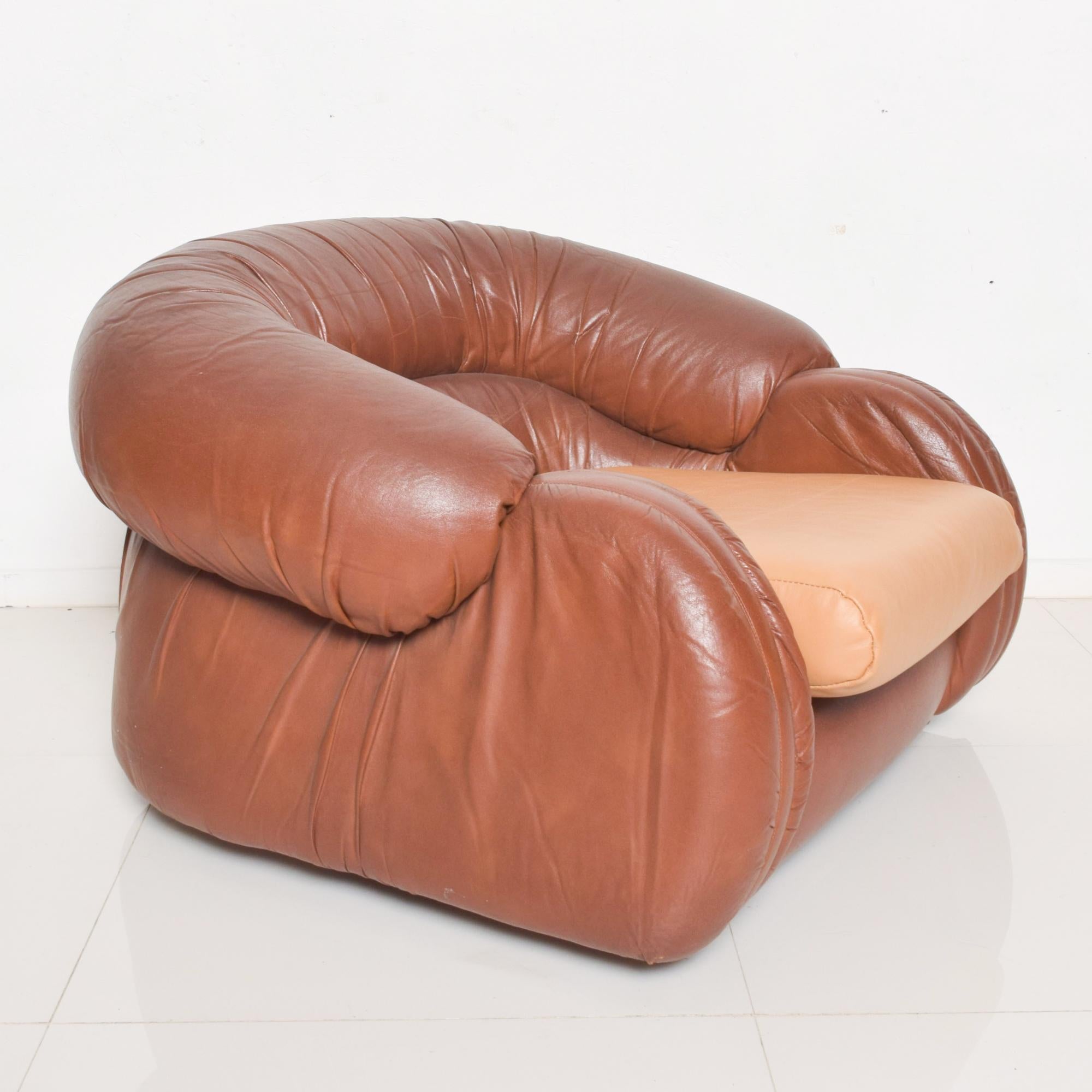 Low Lounge Seating
Fabulous Leather Comfy Lounge Chair seating in a Buttery Carmel two-tone by Giuseppe Munari for Poltrona Munari Italy 1960s.
Style similar to De Sede. Listing is for the pair.
Dimensions: 39W x 36.5 D x 23H, Seat 14 inches
This