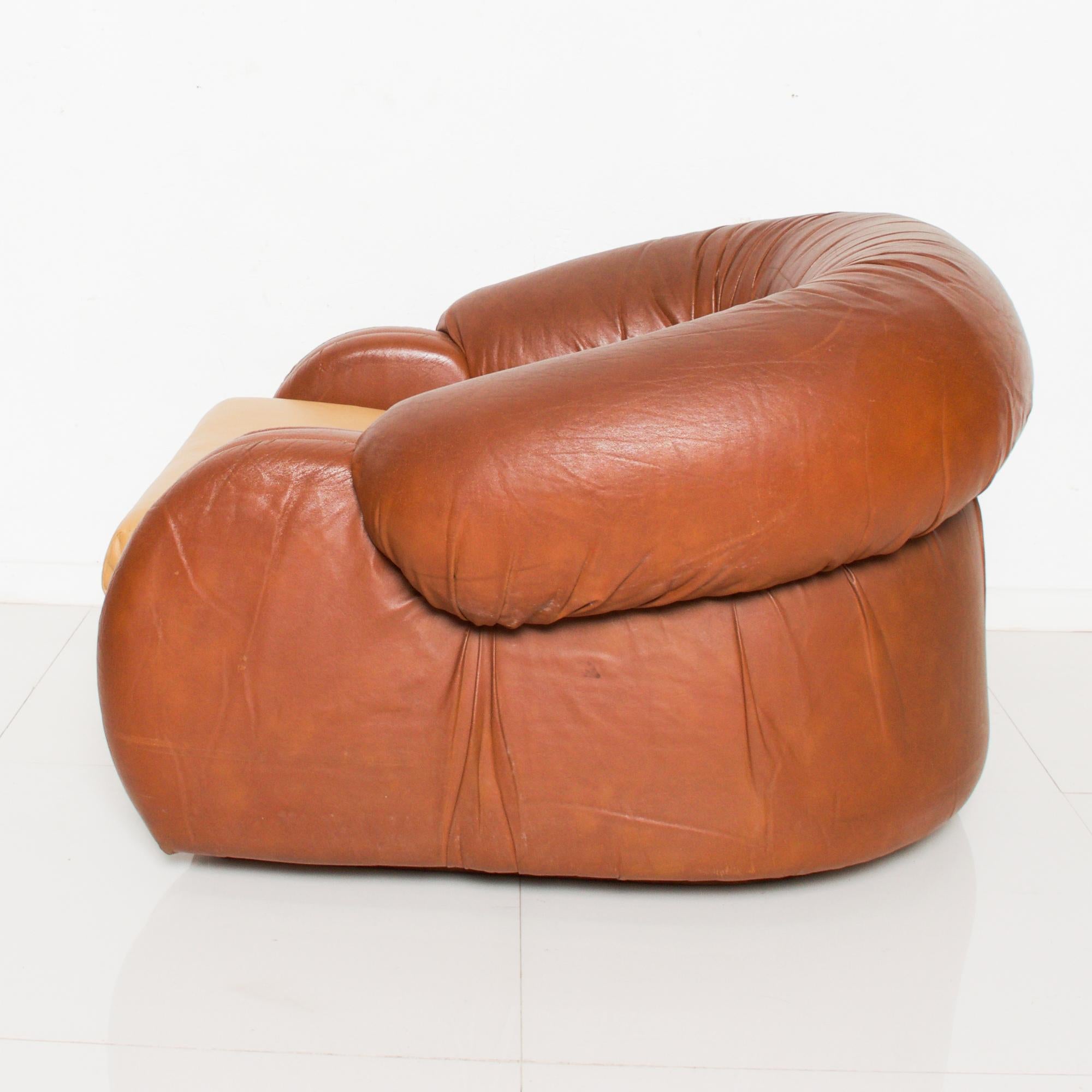 Poltrona Pair of Cognac Leather Lounge Chairs by Giuseppe Munari 1960s Italy 1