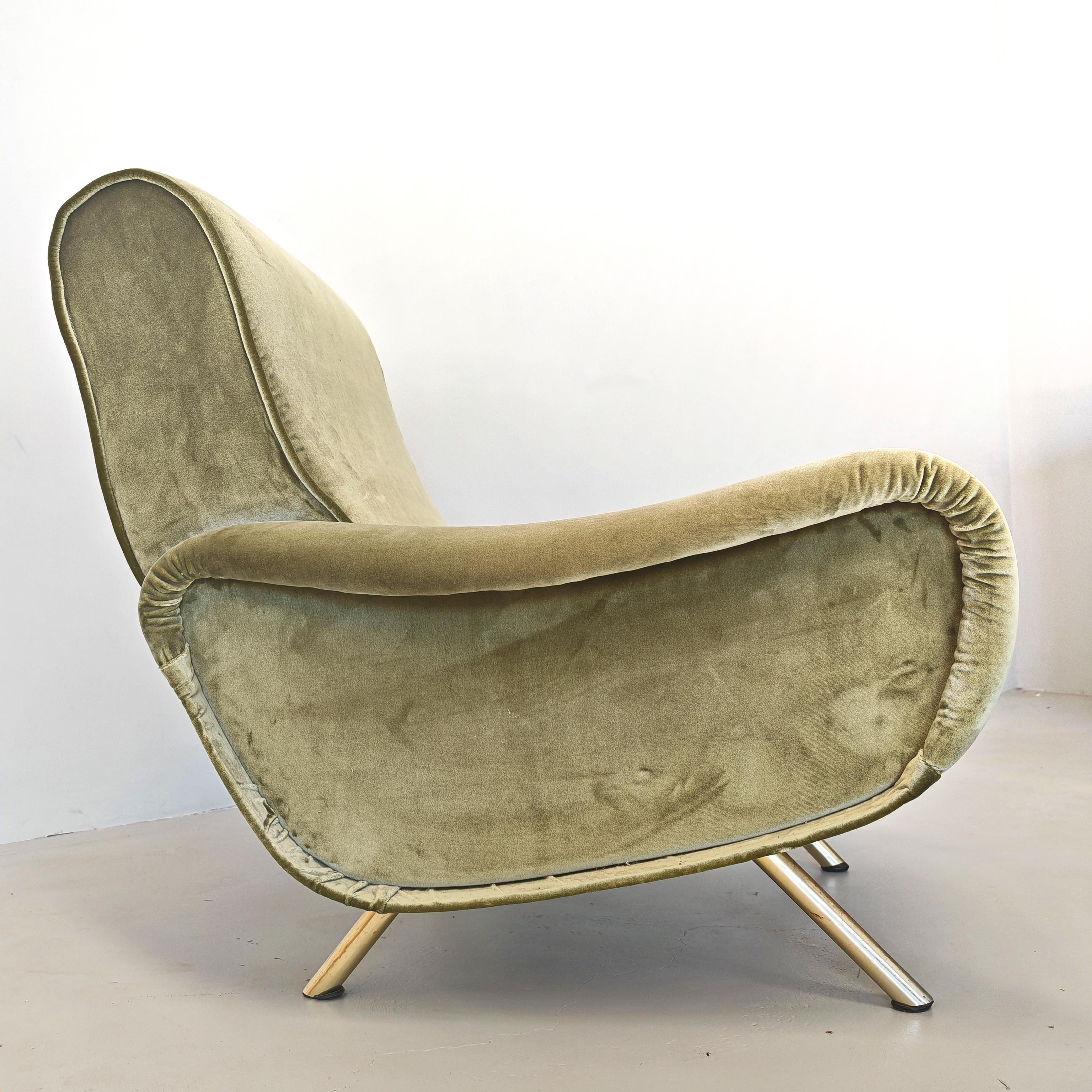 lady Zanusi Arfkex 1960er Jahre grüner Samt-Sessel (Moderne der Mitte des Jahrhunderts) im Angebot